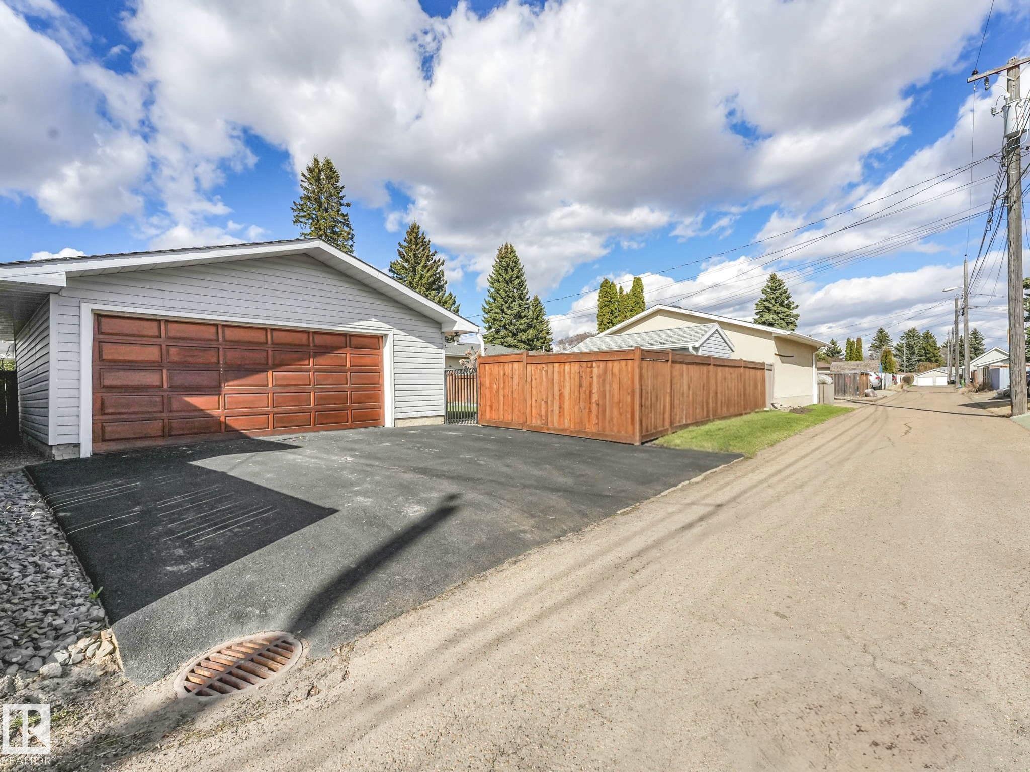 Photo 49 at 6303 92b Avenue NW, Ottewell, Edmonton