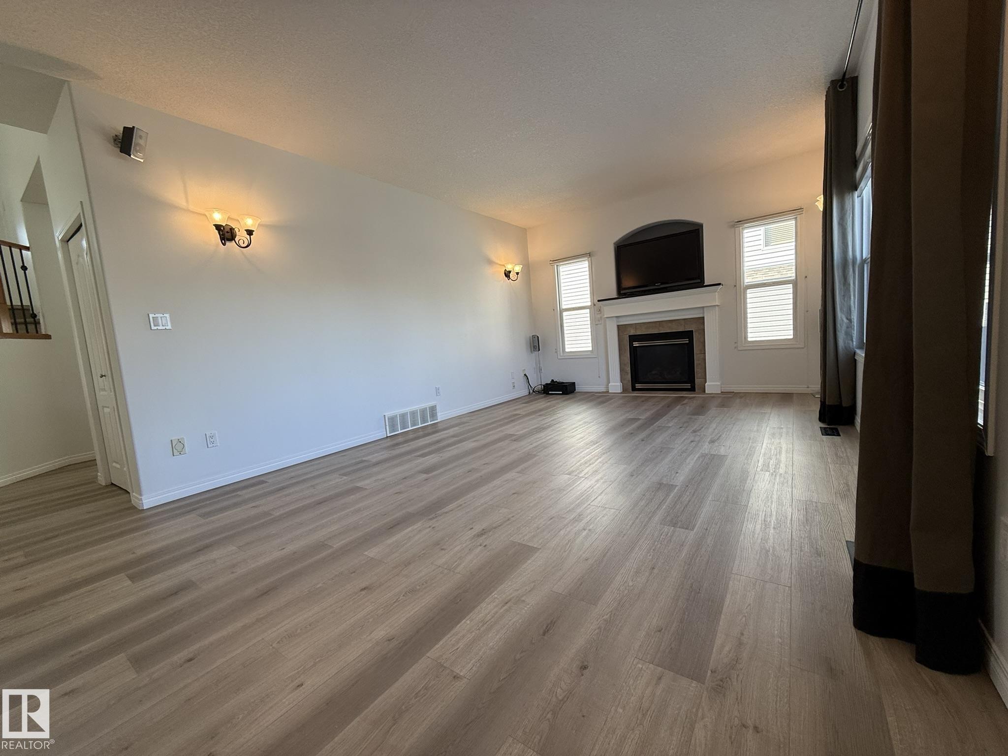 https://zimg.paragon.ice.com/ParagonImages/Property/PM/RAE/225399382/13/0/0/18cfadad006d01f16c8883508319e850/1/6a36fcdab426d390d716e69af4fb1378/225399382-49c13dc6-098a-4d96-8ea6-bf7d02b86bbb.JPG
