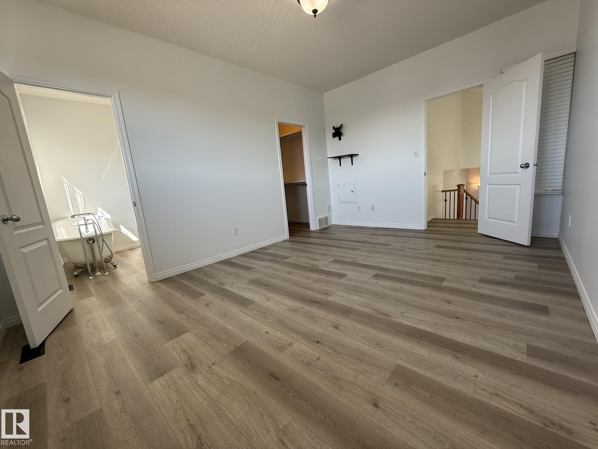 https://zimg.paragon.ice.com/ParagonImages/Property/PM/RAE/225399382/18/0/0/93c036601e0cad9a3e1563ee0f3d086a/1/6a36fcdab426d390d716e69af4fb1378/225399382-ae449dc5-2e89-4d11-9c04-eba1e81af6bf.JPG
