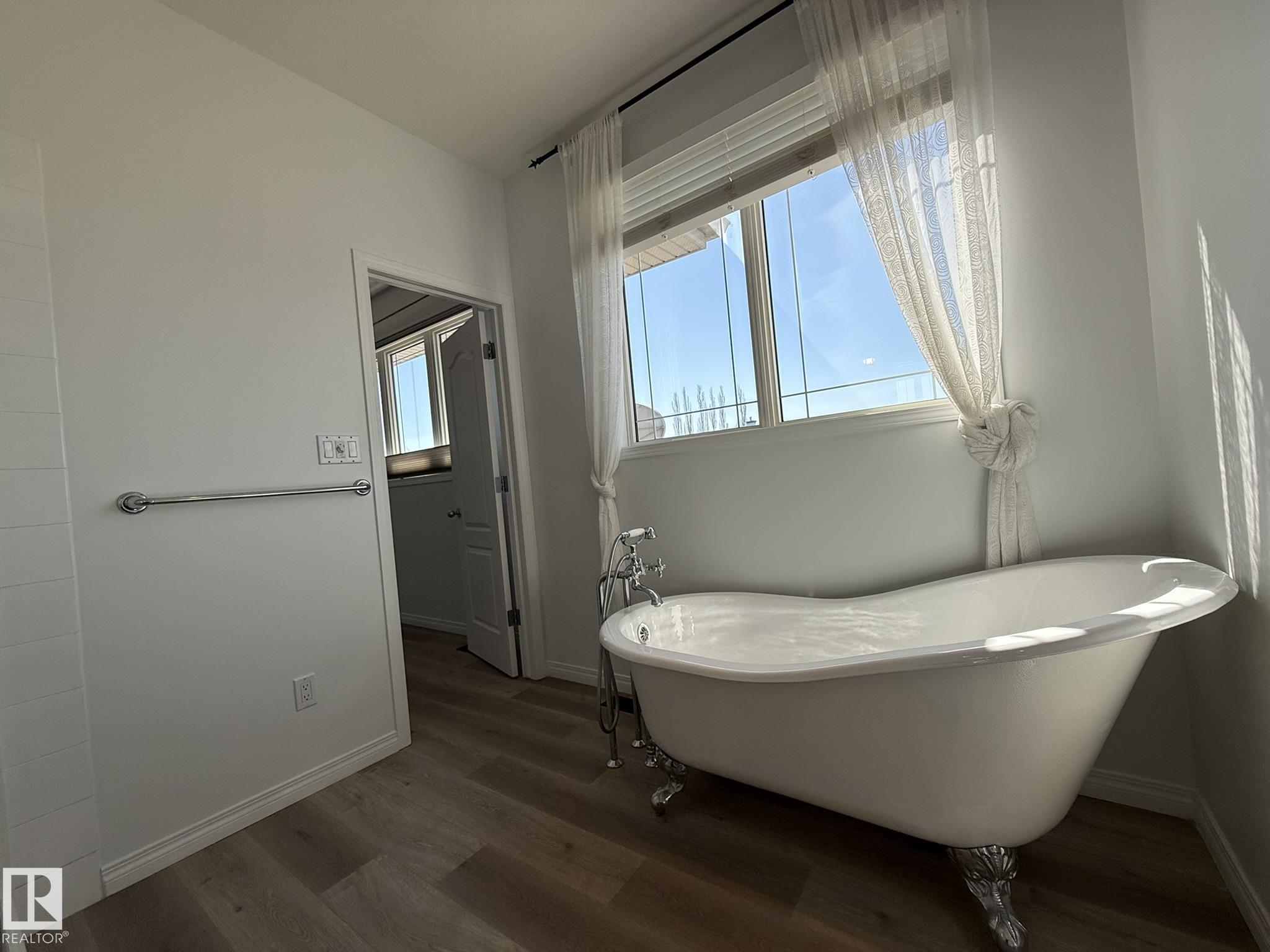 https://zimg.paragon.ice.com/ParagonImages/Property/PM/RAE/225399382/21/0/0/e4590ec92c6264ac51124652bbf7265c/1/6a36fcdab426d390d716e69af4fb1378/225399382-e6c544d0-0b71-4672-963e-143c21959523.JPG