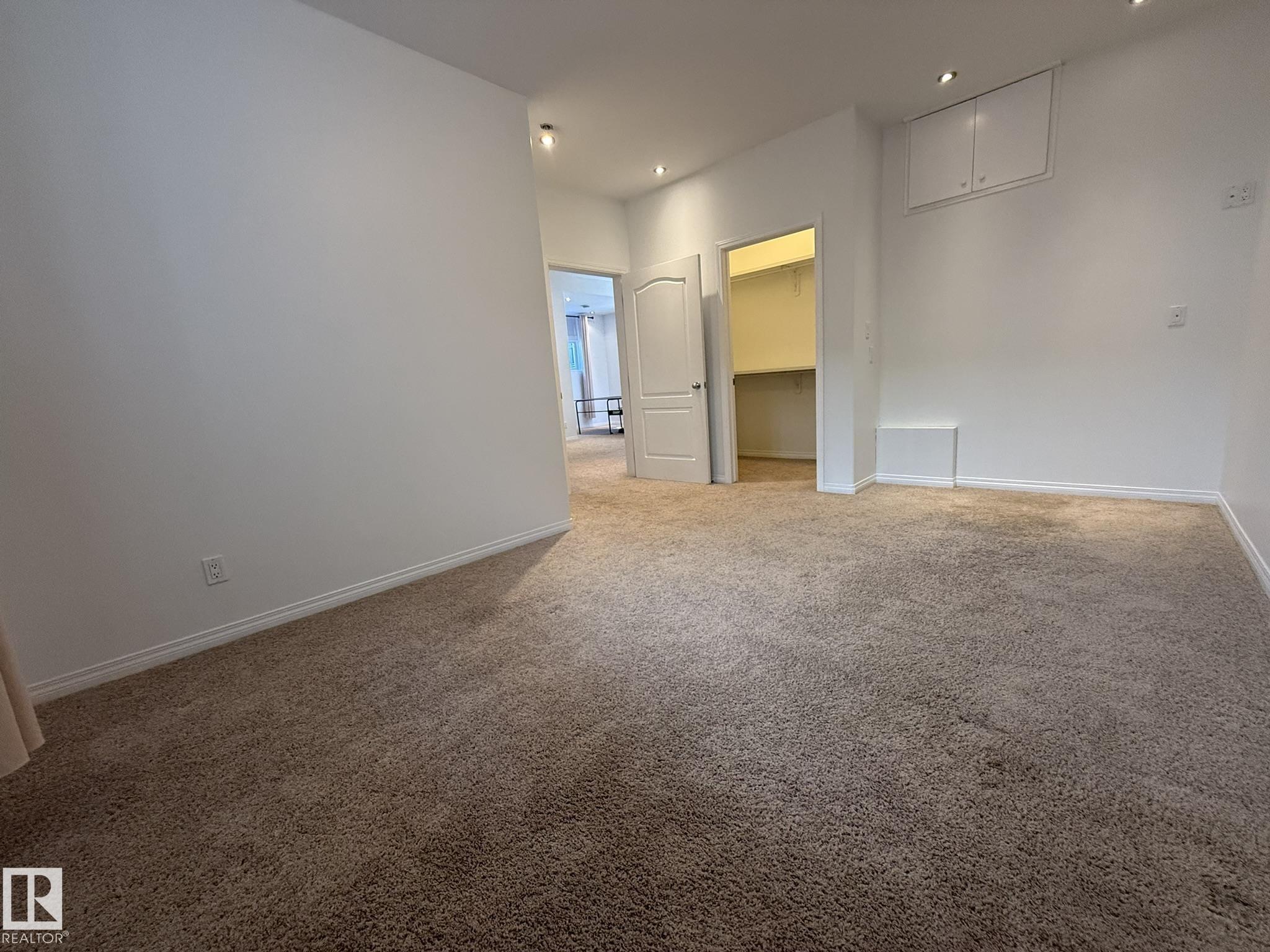https://zimg.paragon.ice.com/ParagonImages/Property/PM/RAE/225399382/33/0/0/1484e14abae8e1b930b0038f7459e2c7/1/6a36fcdab426d390d716e69af4fb1378/225399382-145ac5c5-cd6d-4a93-bd5c-3c10aea80c95.JPG