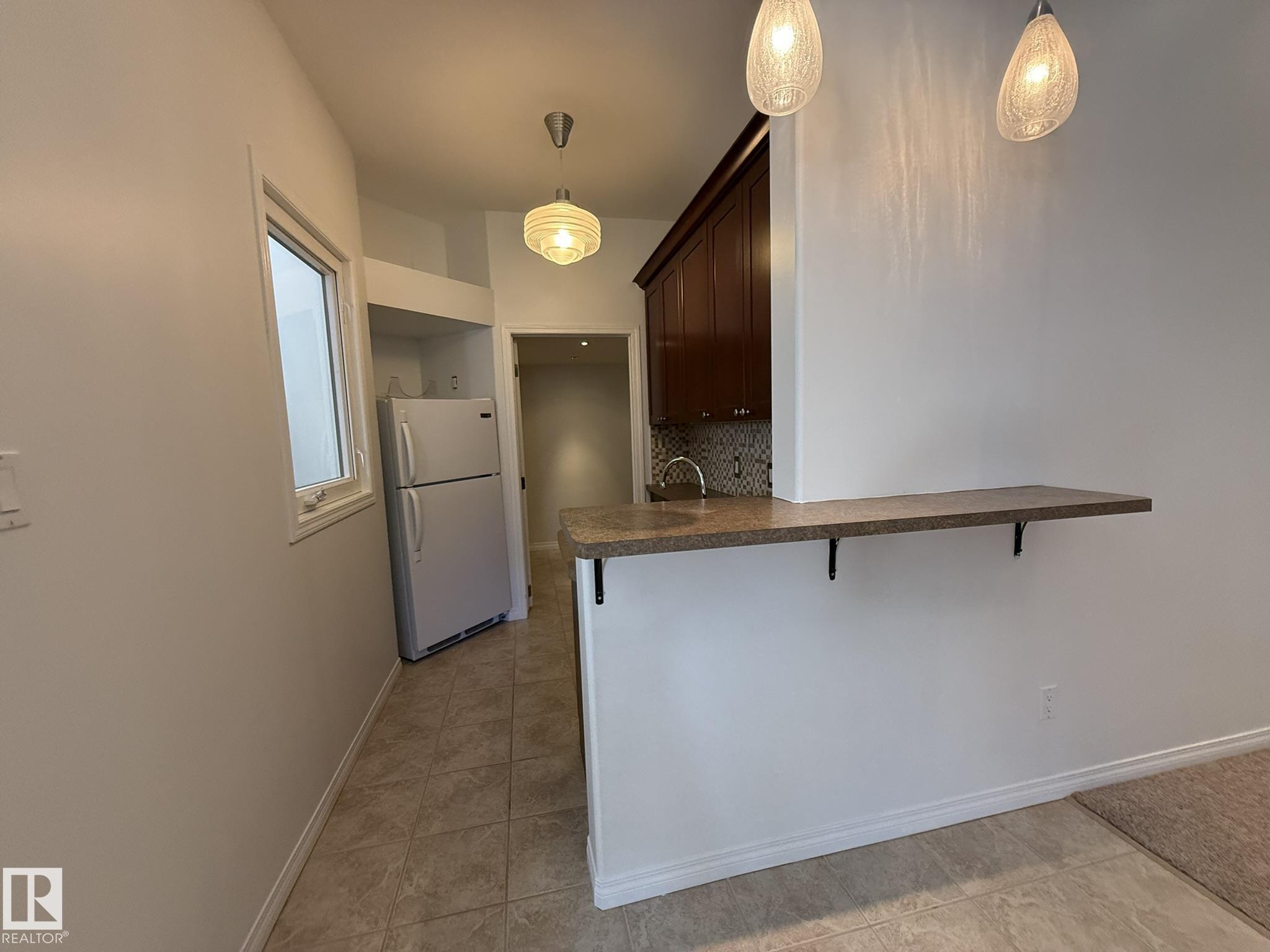 https://zimg.paragon.ice.com/ParagonImages/Property/PM/RAE/225399382/39/0/0/727a604a522e8b866409888216e5f984/1/6a36fcdab426d390d716e69af4fb1378/225399382-884146c0-36d1-4de6-83c5-63ea4e1388b0.JPG