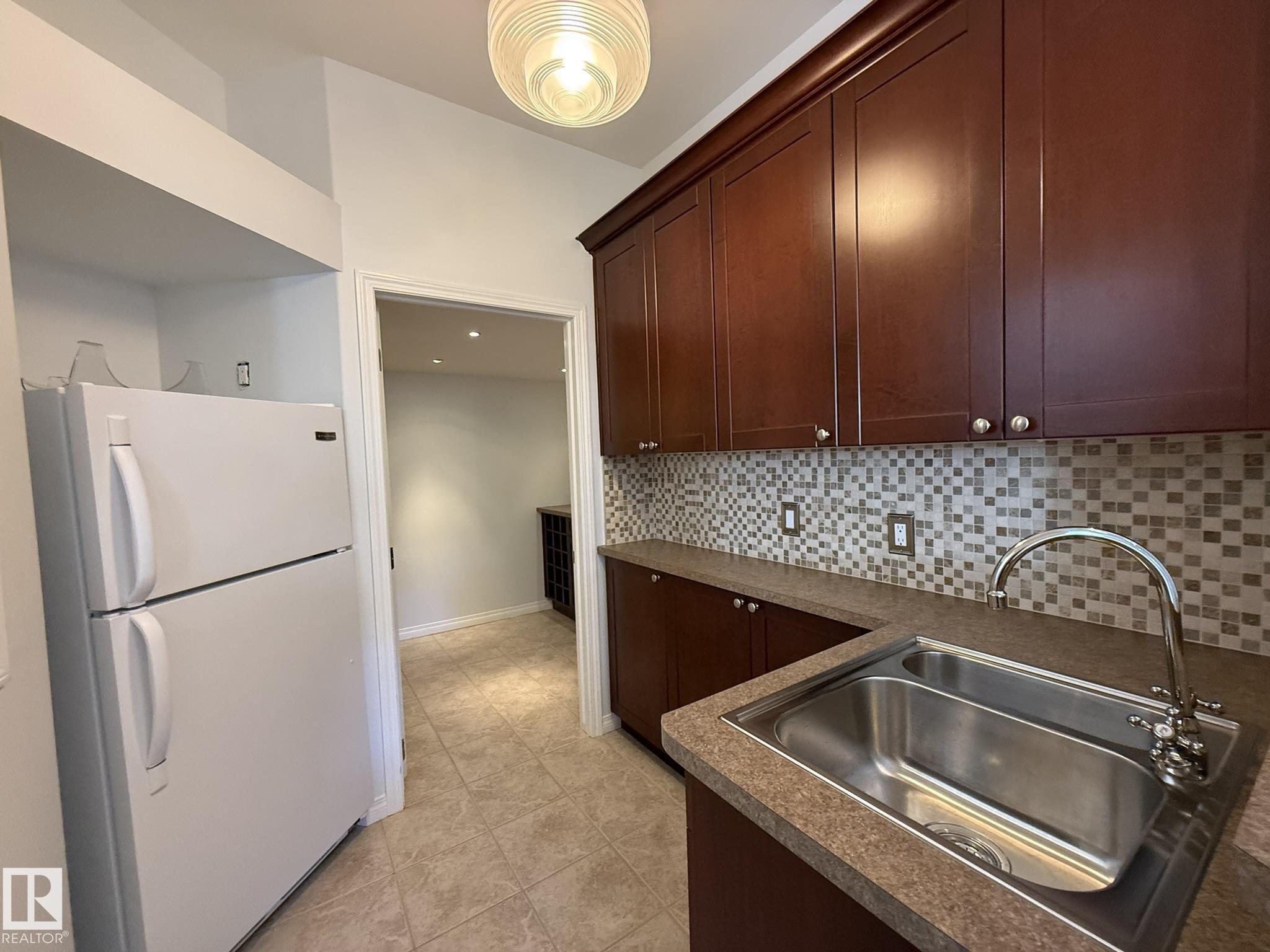 https://zimg.paragon.ice.com/ParagonImages/Property/PM/RAE/225399382/40/0/0/3dd1e961be9ed004227a5c72da8bcbb3/1/6a36fcdab426d390d716e69af4fb1378/225399382-16bc583c-e456-45b7-82ed-fda022cf0365.JPG