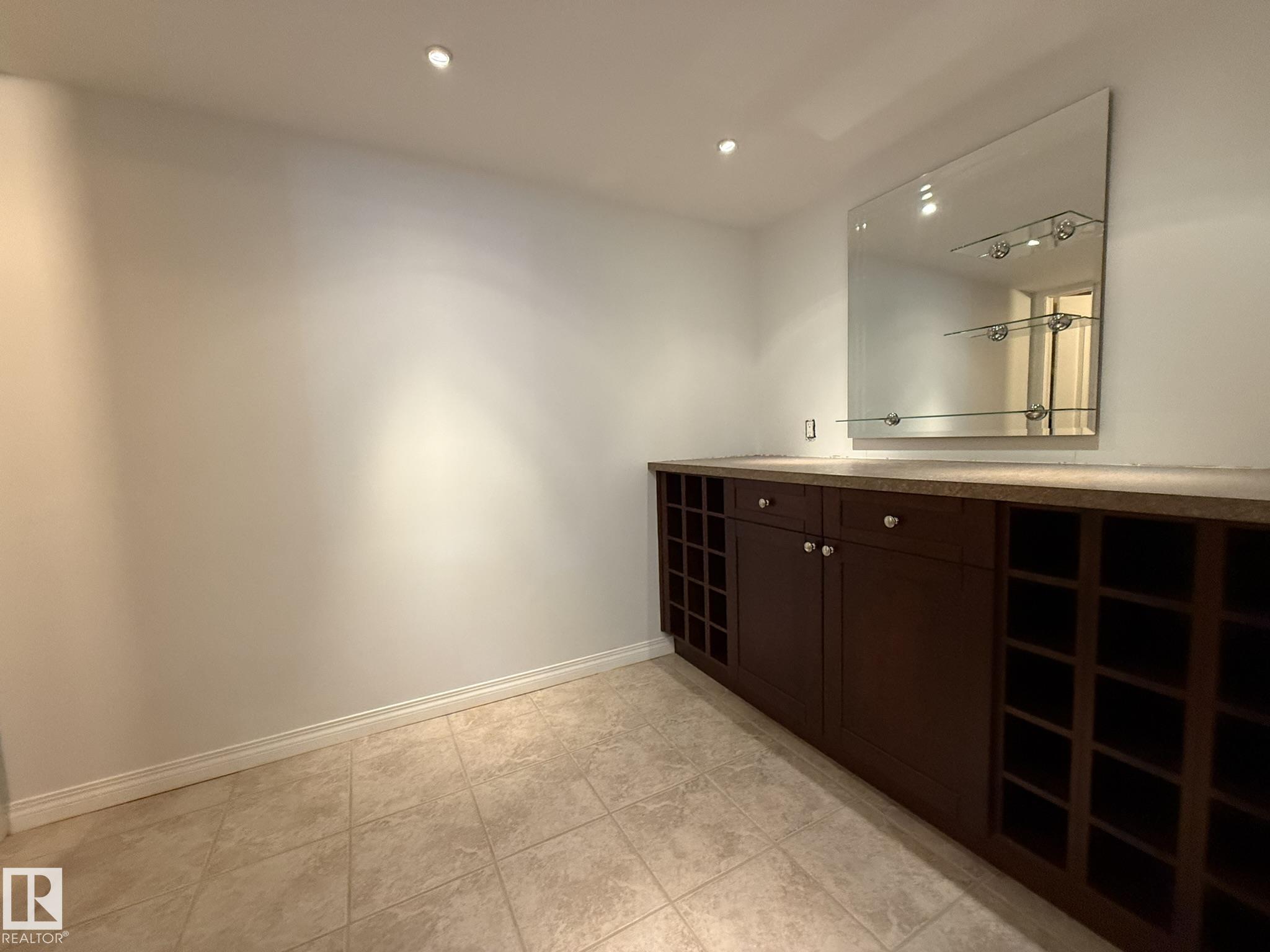 https://zimg.paragon.ice.com/ParagonImages/Property/PM/RAE/225399382/41/0/0/90721acc1a35cc9ffc9fbee05303f660/1/6a36fcdab426d390d716e69af4fb1378/225399382-f2ebfb2f-792e-4b59-bb1a-7a47569befde.JPG