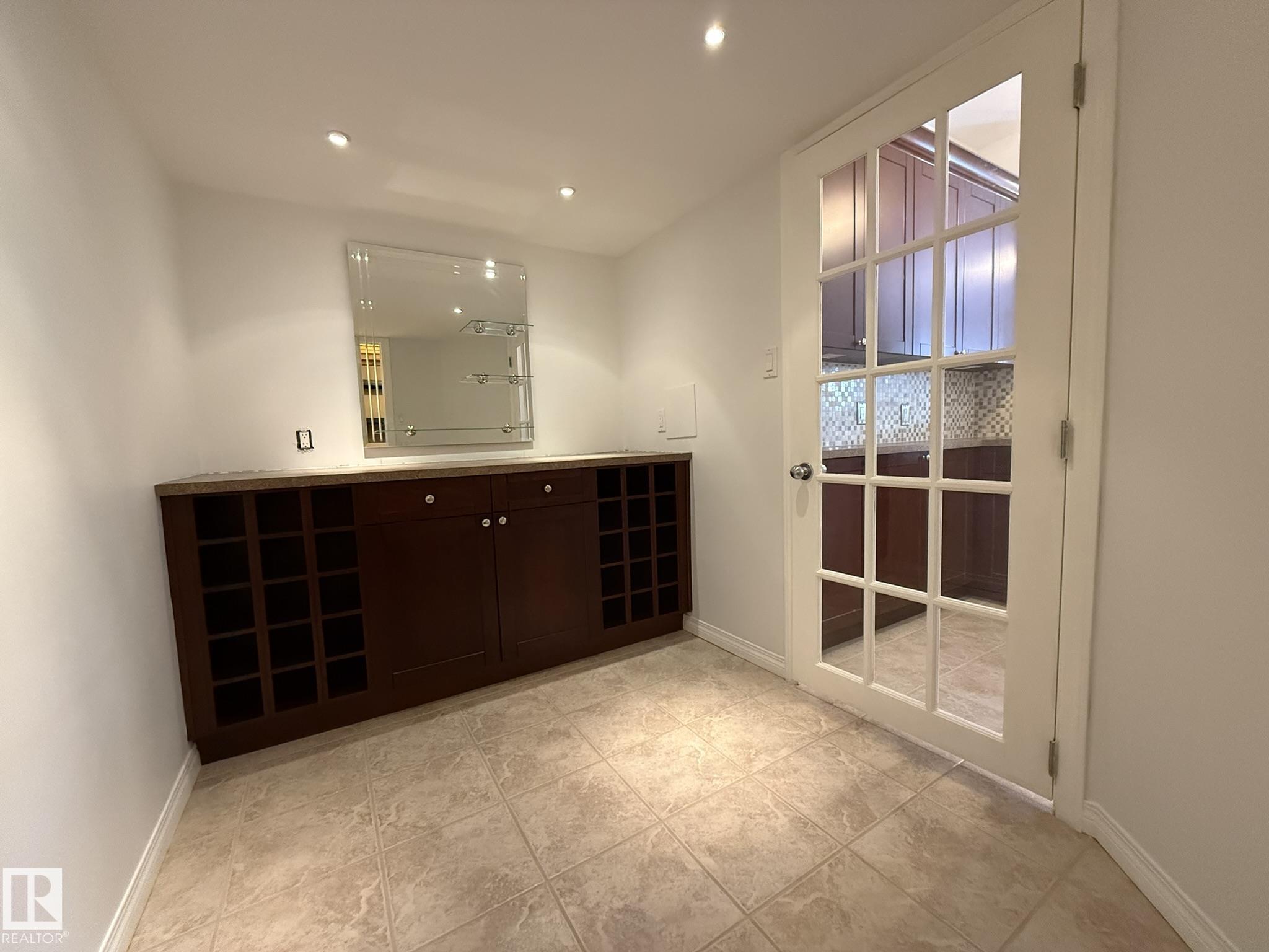 https://zimg.paragon.ice.com/ParagonImages/Property/PM/RAE/225399382/42/0/0/63352942d1405efe7576e00408a0c1a6/1/6a36fcdab426d390d716e69af4fb1378/225399382-a684a508-837b-4fea-b382-0194e1ca9c8a.JPG