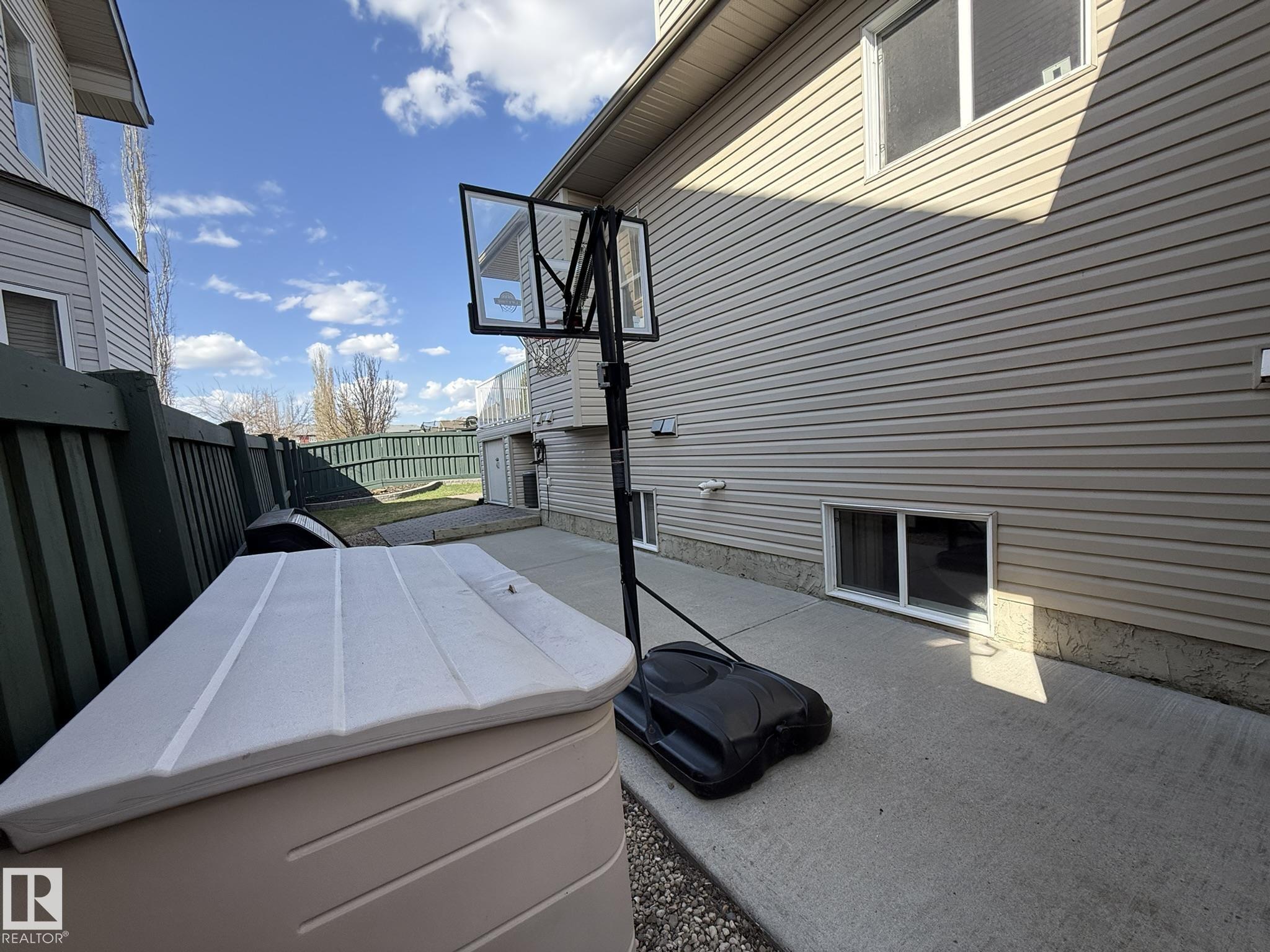 https://zimg.paragon.ice.com/ParagonImages/Property/PM/RAE/225399382/51/0/0/d7ca76b17acff91cec3bbacde3978904/1/6a36fcdab426d390d716e69af4fb1378/225399382-2f312591-9f12-4645-873b-79dabb896485.JPG