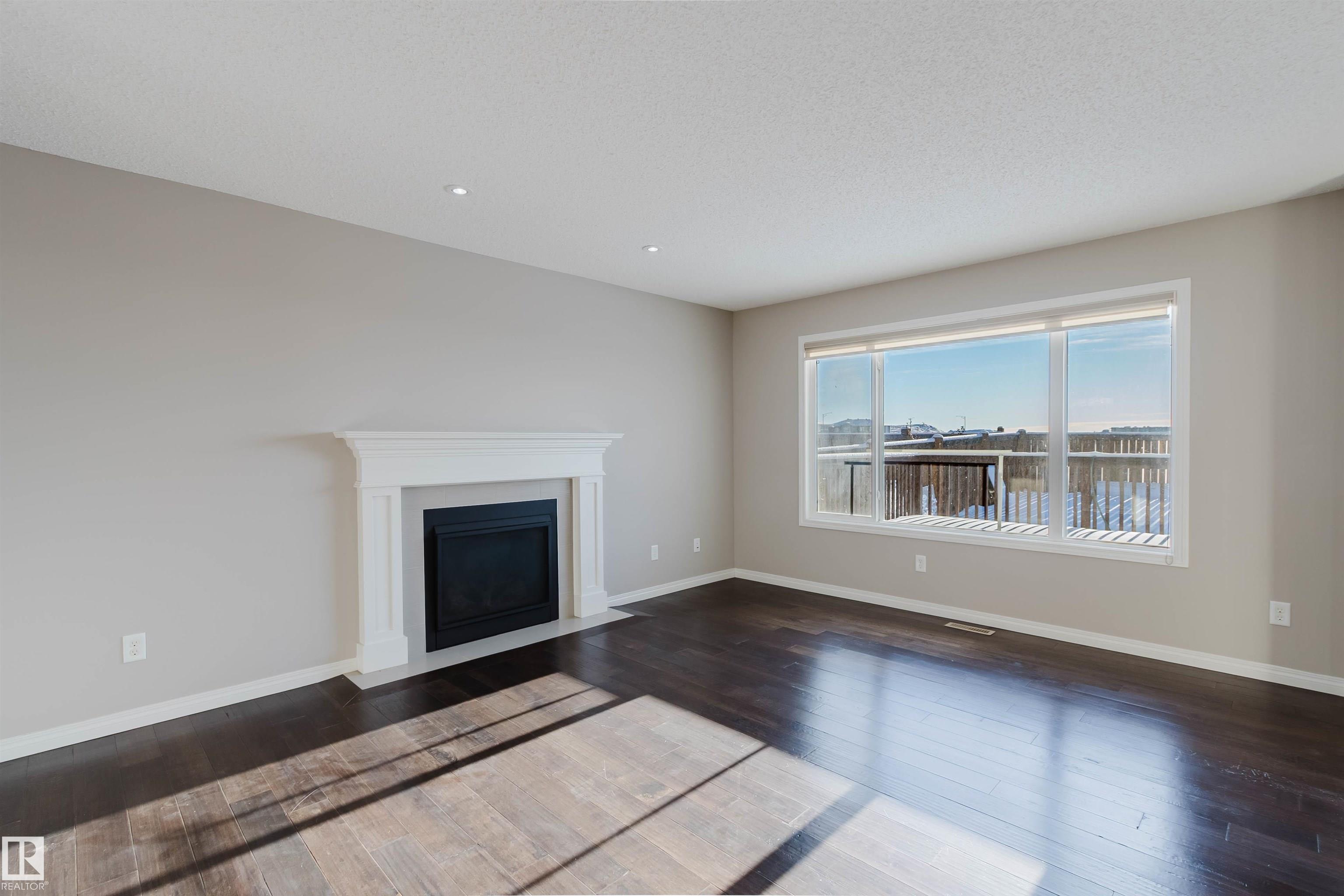 https://zimg.paragon.ice.com/ParagonImages/Property/PM/RAE/225399390/6/0/0/5871dde440f21d0529117ce5e109ad26/1/252a1b558dcc17fdaa58f15bae422943/225399390-5dcfd93e-065f-4b19-9c92-d6e1a3ccf26d.JPG