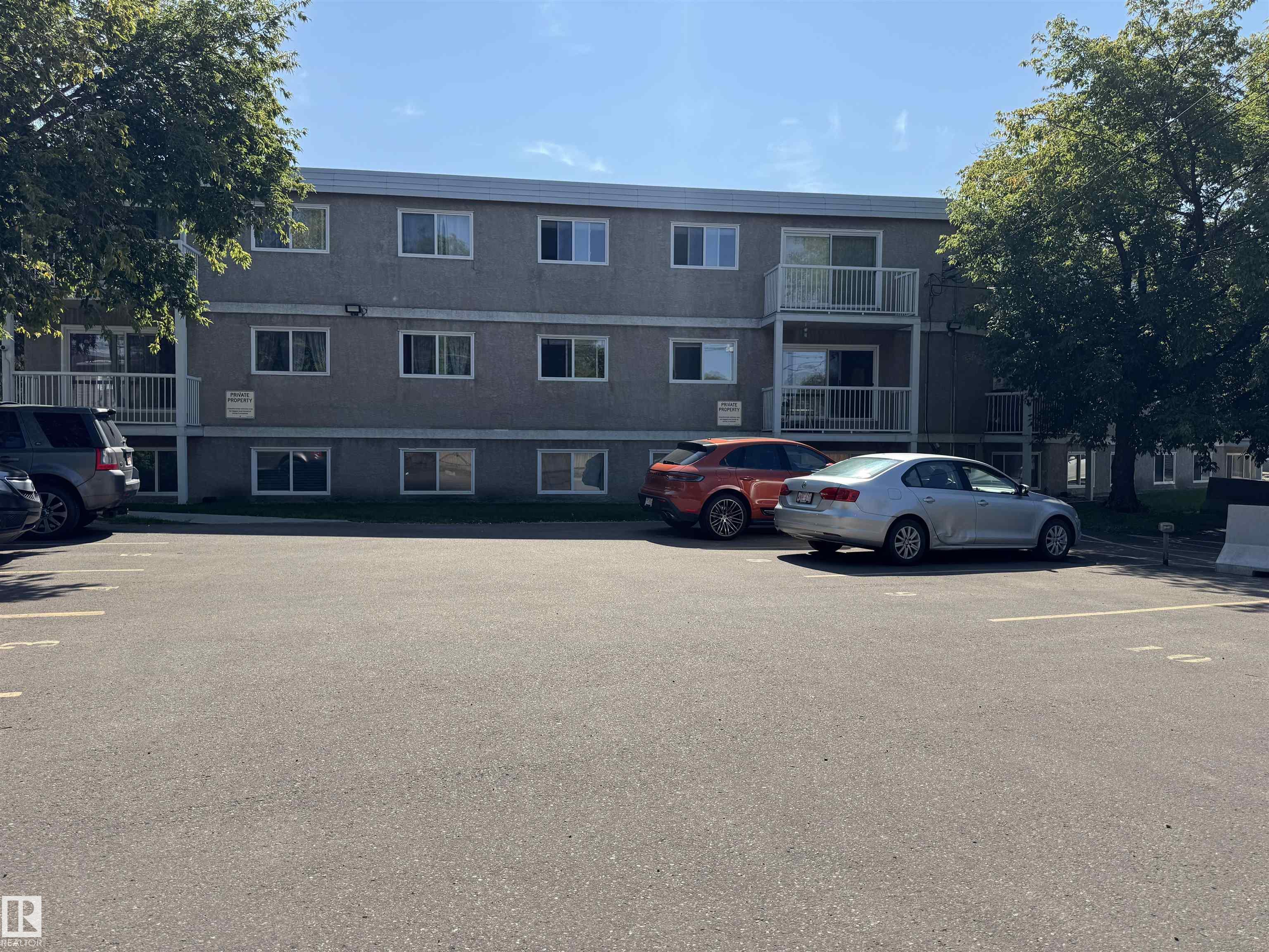 https://zimg.paragon.ice.com/ParagonImages/Property/PM/RAE/225399405/8/0/0/c3aaa61ec125698af8b7e128818e56ef/1/9075cee6249f0c34c42506192d65a6f0/225399405-D8633C4F-78BA-4F7C-8E0F-90ED3A7D750F.JPG