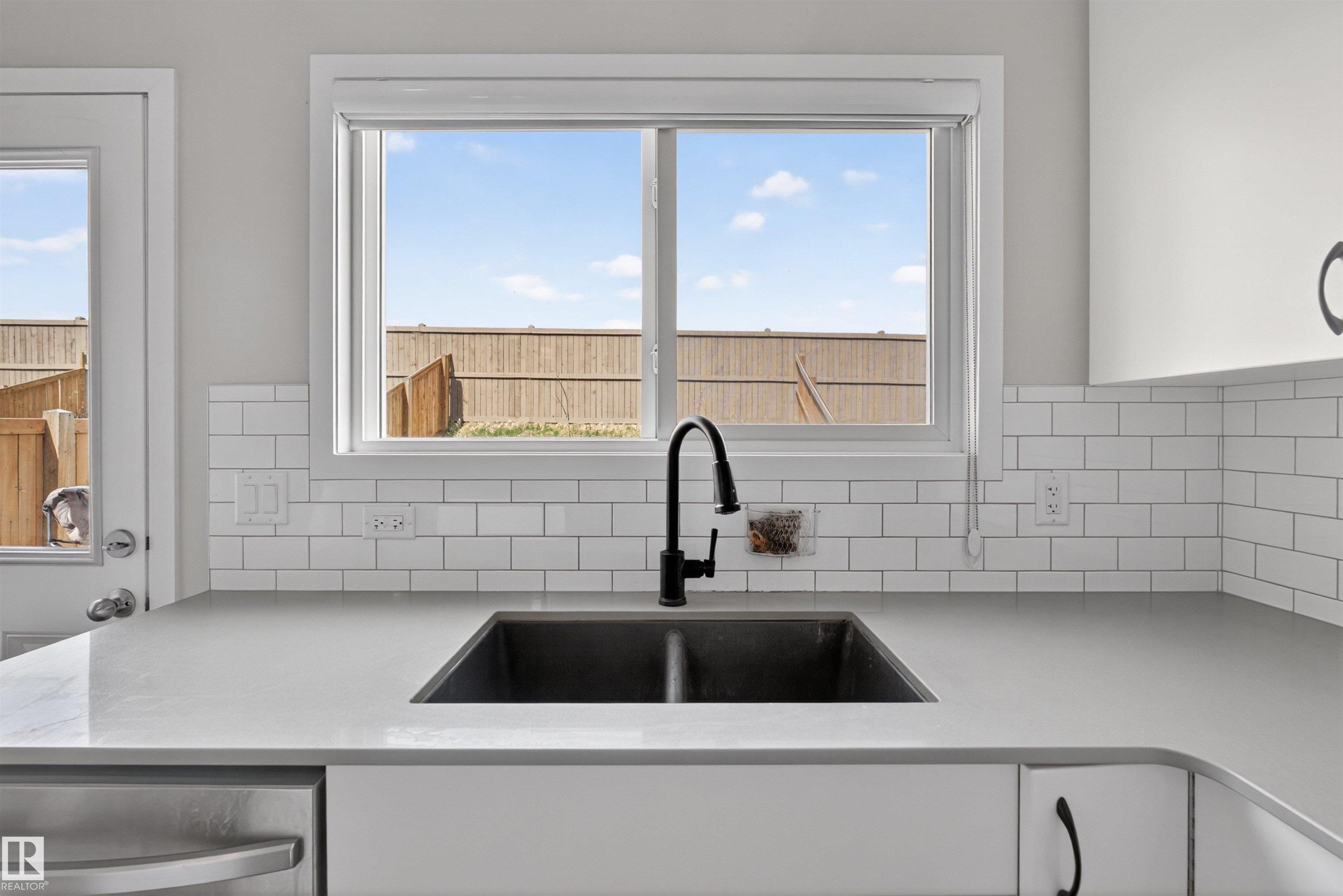 https://zimg.paragon.ice.com/ParagonImages/Property/PM/RAE/225399409/12/0/0/c8ba9d3a46dfa0ecde20a2ea8e97b599/1/39409c1ee42cc264573fac8d3f829013/225399409-ad504ccc-26c0-4384-af1f-13ed29fa62b2.JPG