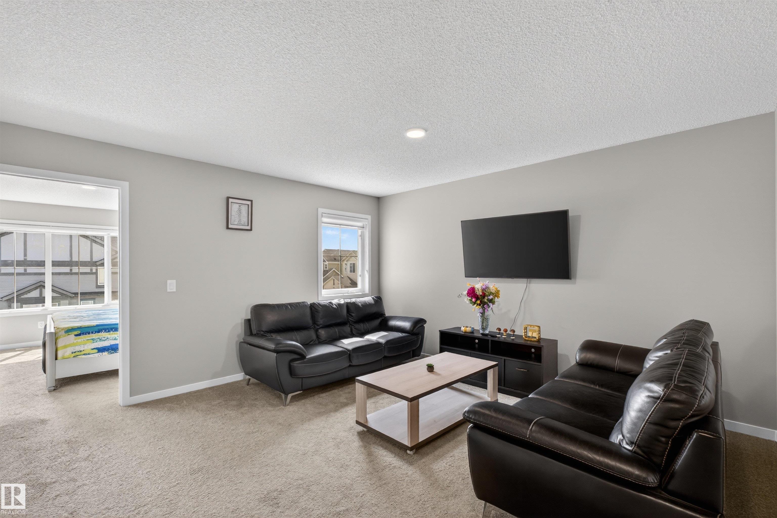 https://zimg.paragon.ice.com/ParagonImages/Property/PM/RAE/225399409/24/0/0/bde0460bac9e1c27b50fcd8cb0078074/1/39409c1ee42cc264573fac8d3f829013/225399409-f16f0f04-10b0-4dff-940e-fc1e77c1a089.JPG