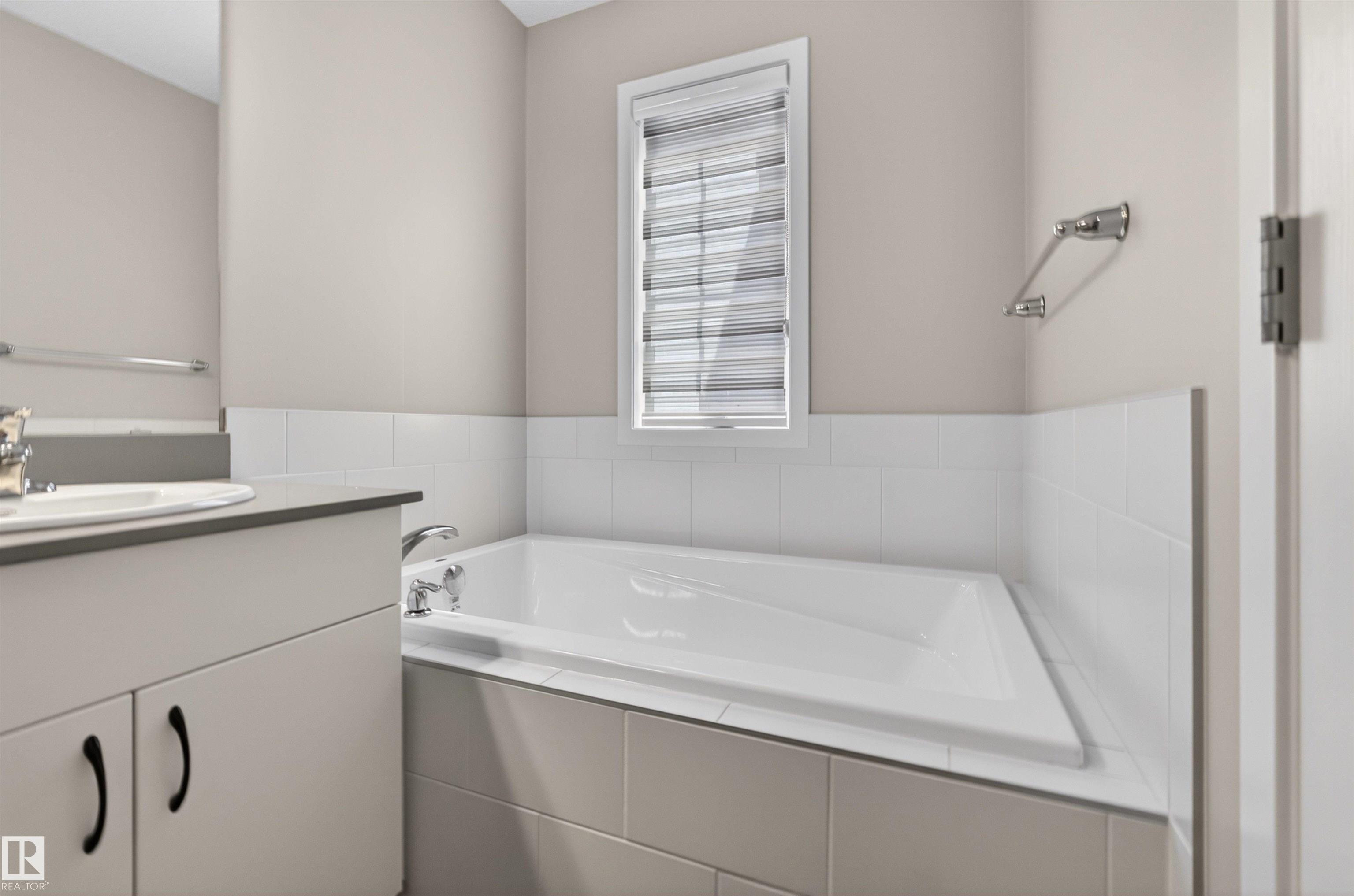 https://zimg.paragon.ice.com/ParagonImages/Property/PM/RAE/225399409/30/0/0/dc8d2bab8716a581230e3868d676d463/1/39409c1ee42cc264573fac8d3f829013/225399409-24577470-e2ac-4c65-a1a5-888cccca1294.JPG