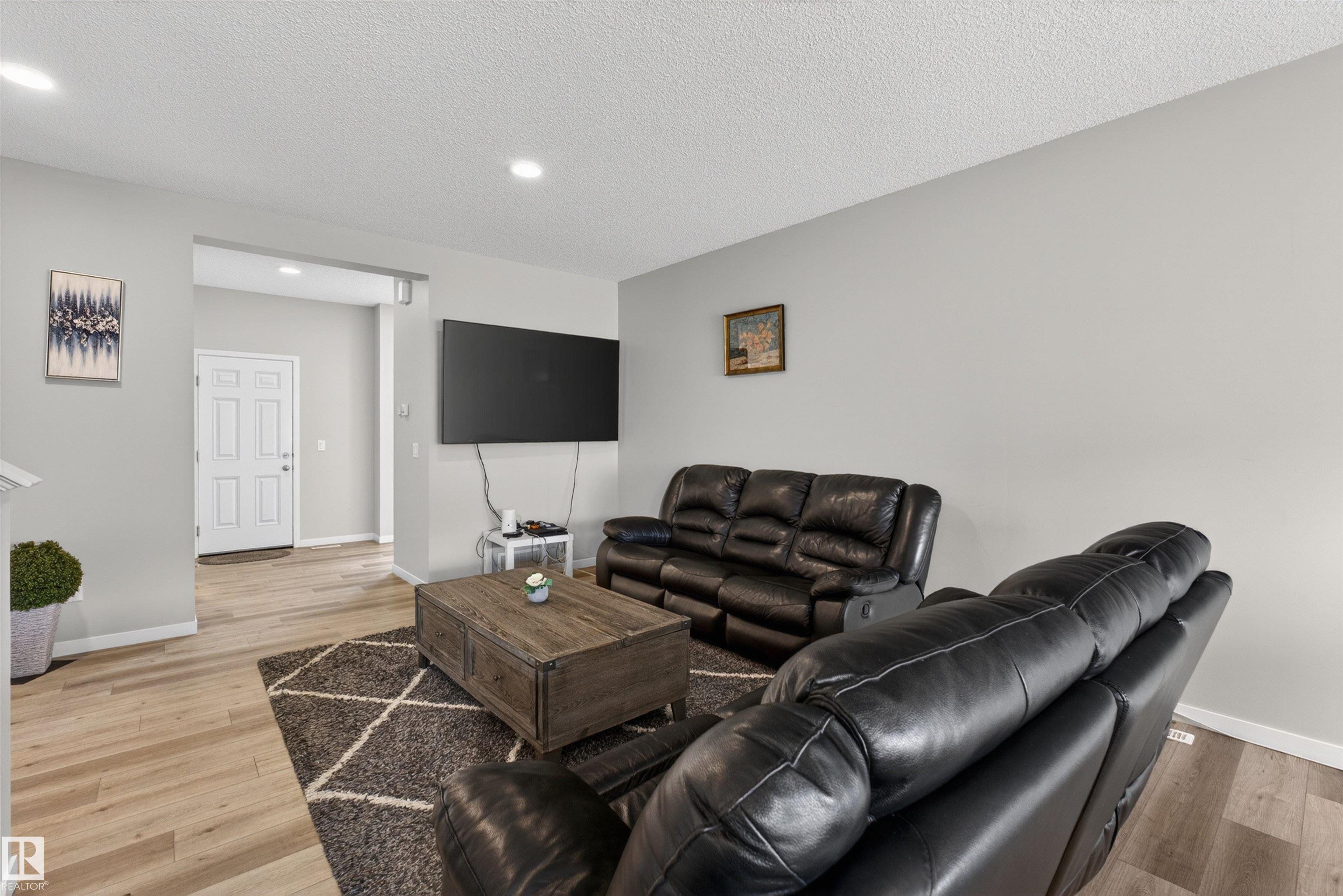 https://zimg.paragon.ice.com/ParagonImages/Property/PM/RAE/225399409/8/0/0/33d5b87ba0d9e76fdba28edc93997f62/1/39409c1ee42cc264573fac8d3f829013/225399409-9fc33d37-3cf6-46cb-91a9-680e1e538103.JPG