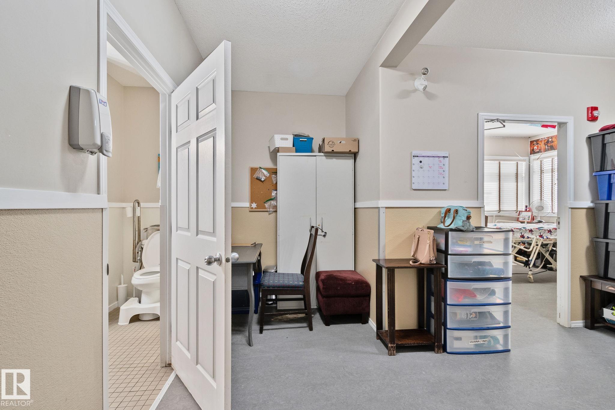 https://zimg.paragon.ice.com/ParagonImages/Property/PM/RAE/225399410/10/0/0/de88a4ad7089d82d53401d8903517764/1/f7eefd9bcf5856d0f9530fbe752379cc/225399410-84a4eb0f-d897-4c91-8abe-4eb9ee007745.JPG