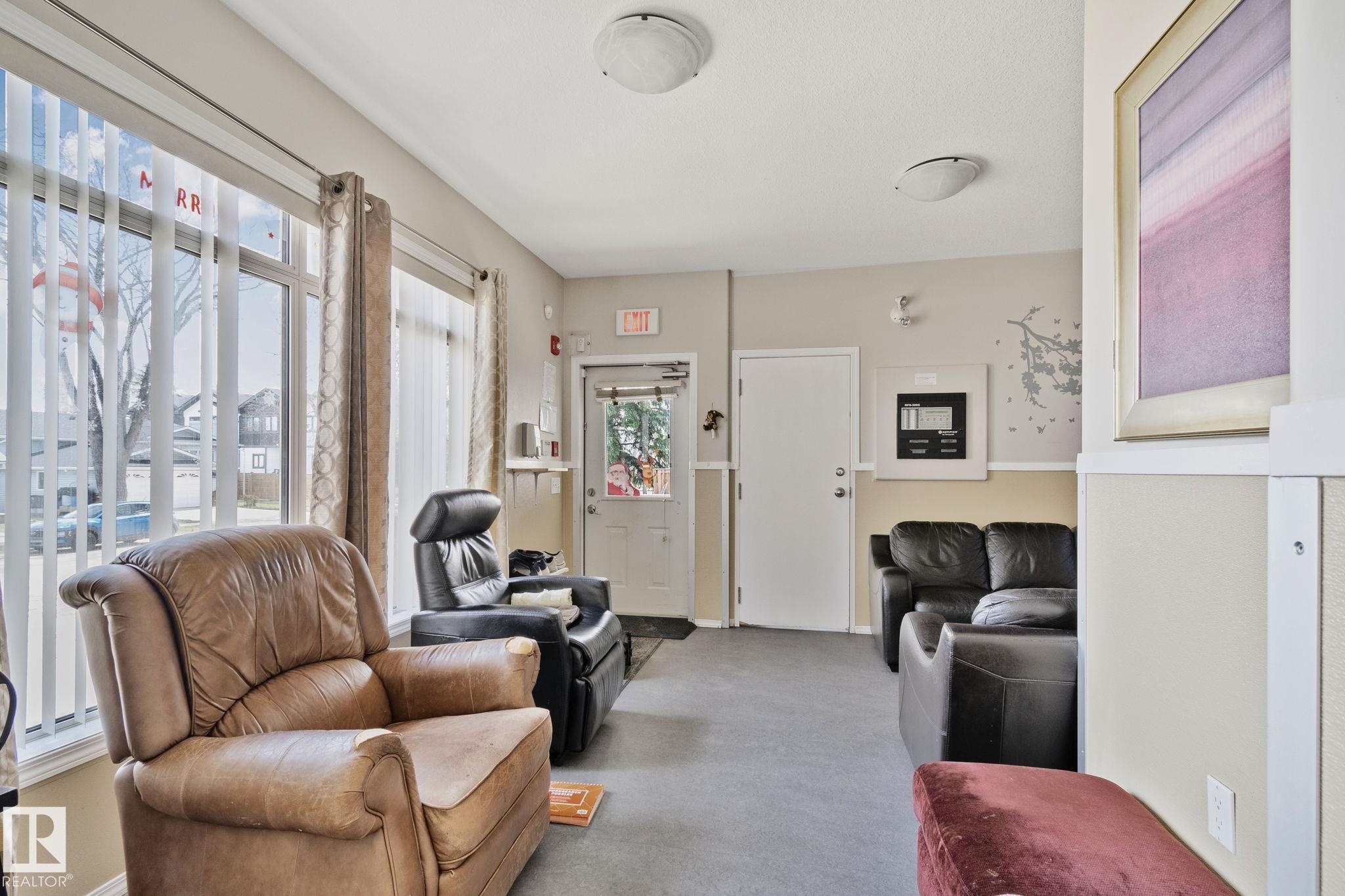 https://zimg.paragon.ice.com/ParagonImages/Property/PM/RAE/225399410/19/0/0/19465d1e8753afc844c8699073603a19/1/f7eefd9bcf5856d0f9530fbe752379cc/225399410-5473c855-ecba-4777-a2db-c347a9c629bb.JPG