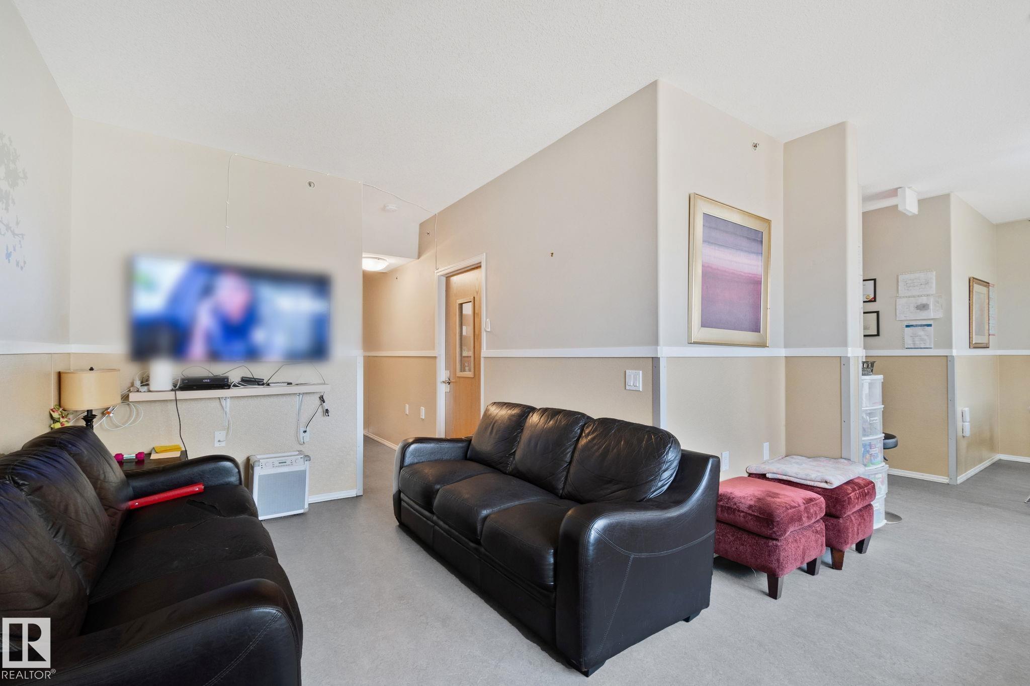 https://zimg.paragon.ice.com/ParagonImages/Property/PM/RAE/225399410/21/0/0/f7397ccef42a265f860a2b8cb0c1dc04/1/f7eefd9bcf5856d0f9530fbe752379cc/225399410-8172856f-eae0-4dc7-8830-3c9296586b6a.JPG