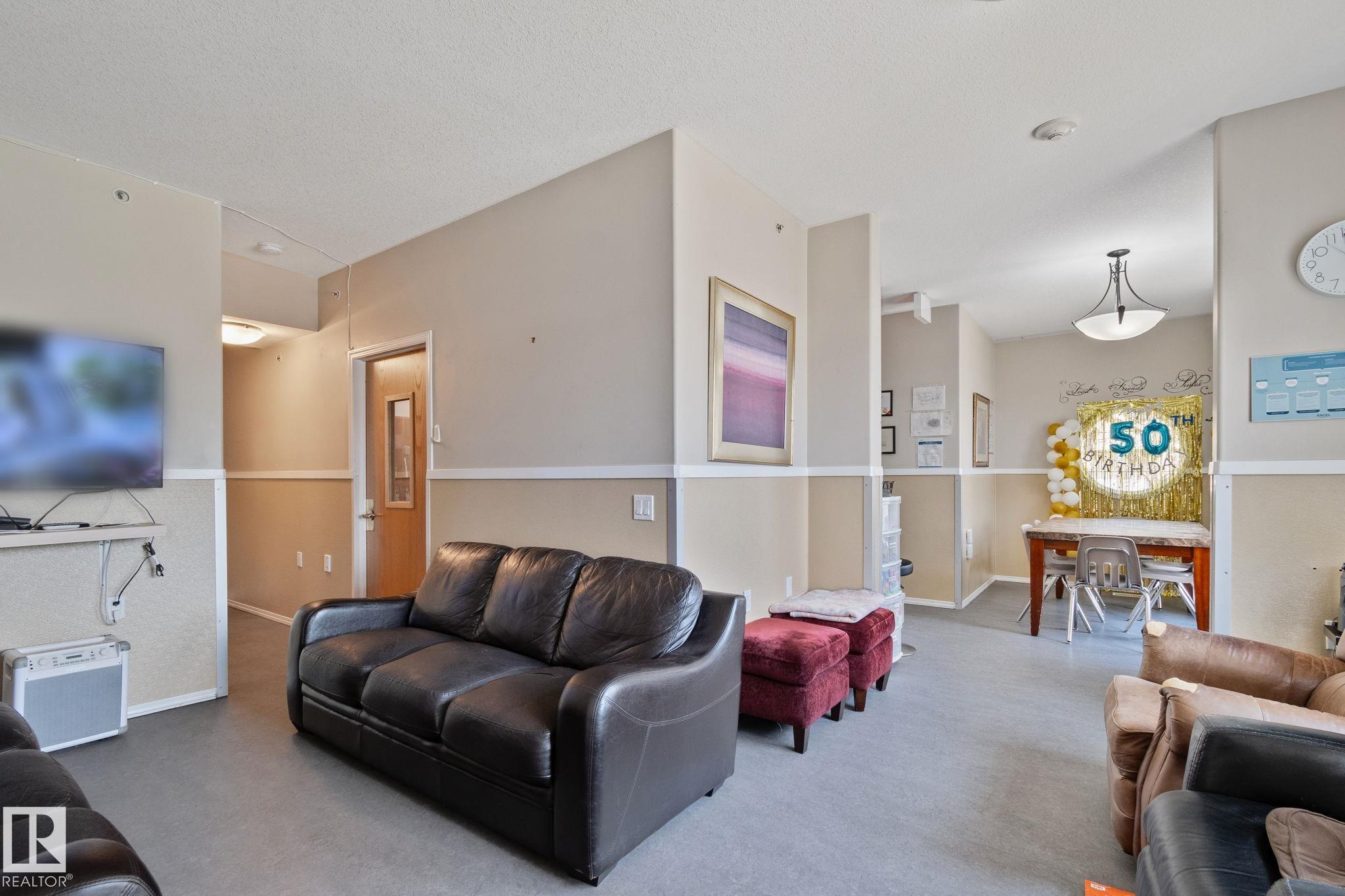 https://zimg.paragon.ice.com/ParagonImages/Property/PM/RAE/225399410/22/0/0/871261bfdc3b384b2d1bea1cf933c87f/1/f7eefd9bcf5856d0f9530fbe752379cc/225399410-bfc5e298-d729-4f70-80d2-1a025ec473c3.JPG