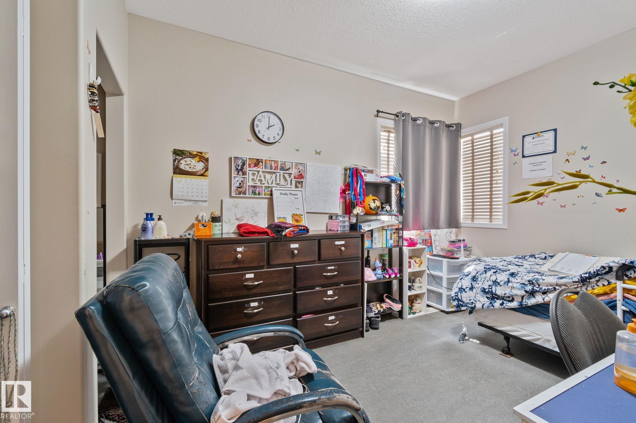 https://zimg.paragon.ice.com/ParagonImages/Property/PM/RAE/225399410/25/0/0/e820b38b18dd755589c9c1a7d2671d6d/1/f7eefd9bcf5856d0f9530fbe752379cc/225399410-57e5eeba-5aa3-47b3-b4ce-b0bb62e25ac7.JPG