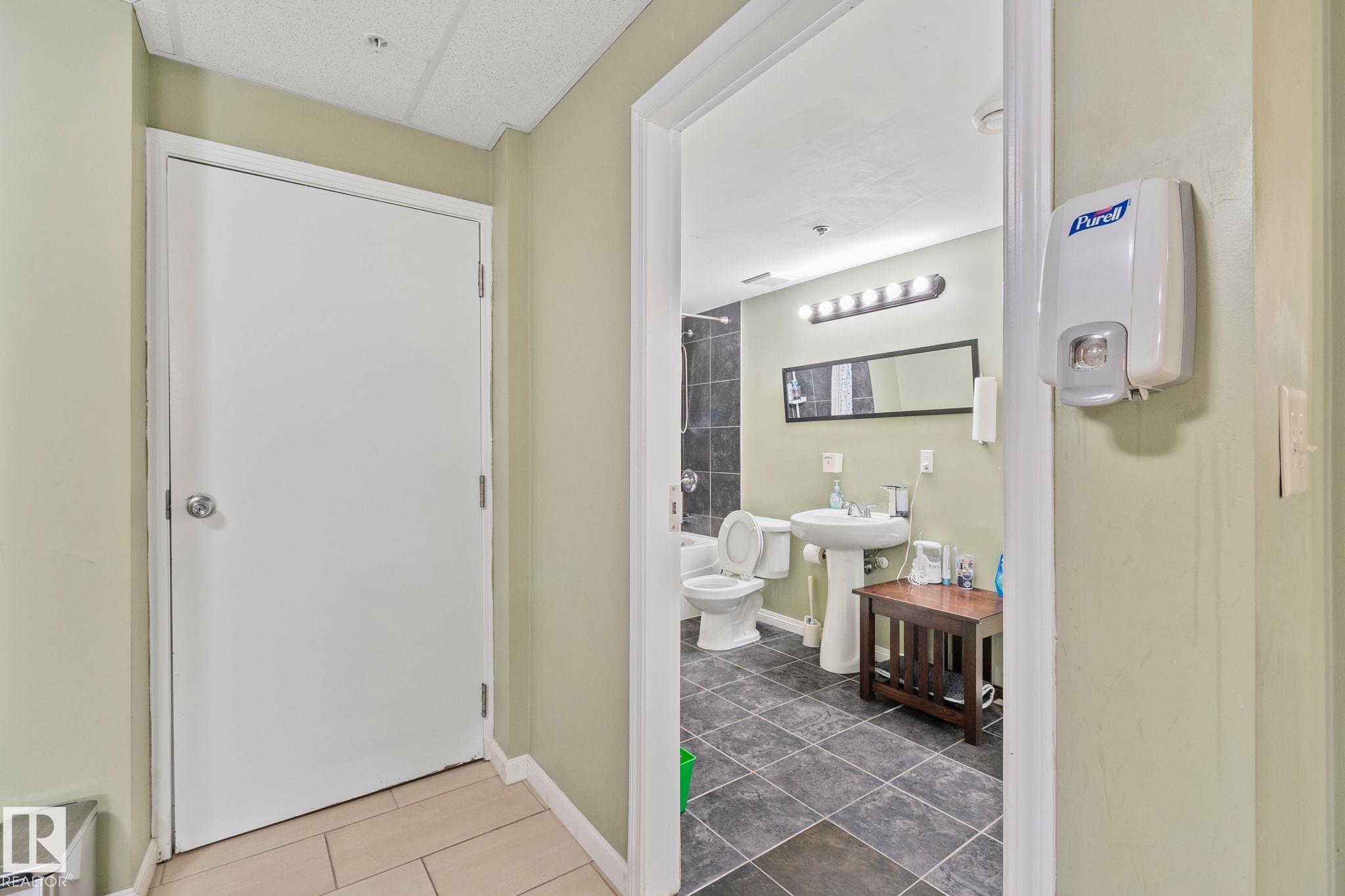 https://zimg.paragon.ice.com/ParagonImages/Property/PM/RAE/225399410/49/0/0/a157e5b9c7ec3d656ff9b616e2a19e01/1/f7eefd9bcf5856d0f9530fbe752379cc/225399410-c68457c9-32b6-401f-b1cf-e4310ed6e223.JPG