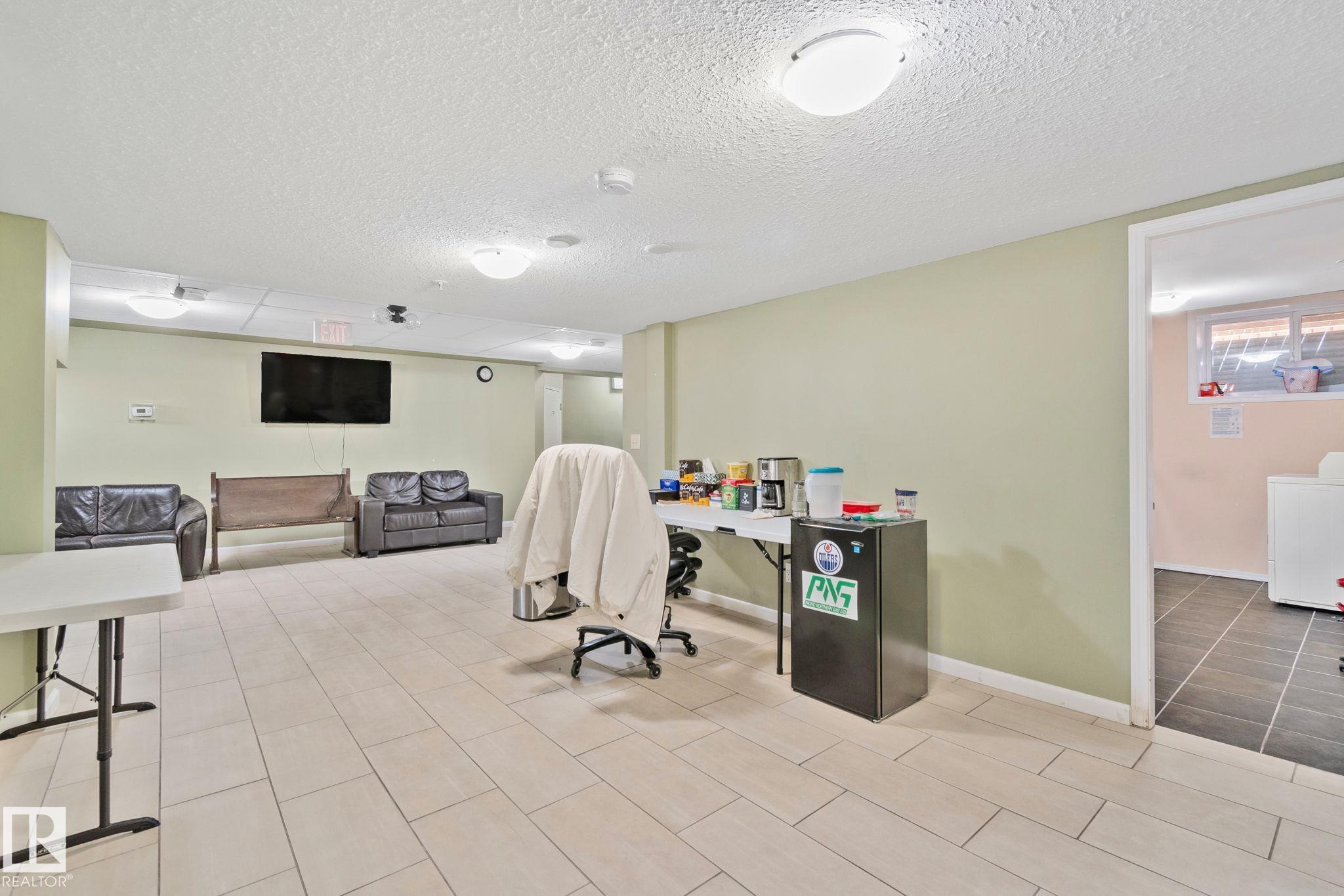 https://zimg.paragon.ice.com/ParagonImages/Property/PM/RAE/225399410/55/0/0/3abdd50c5e7a222eee11201cd252c699/1/f7eefd9bcf5856d0f9530fbe752379cc/225399410-d789f184-be61-49d8-a125-7607cd0f7191.JPG