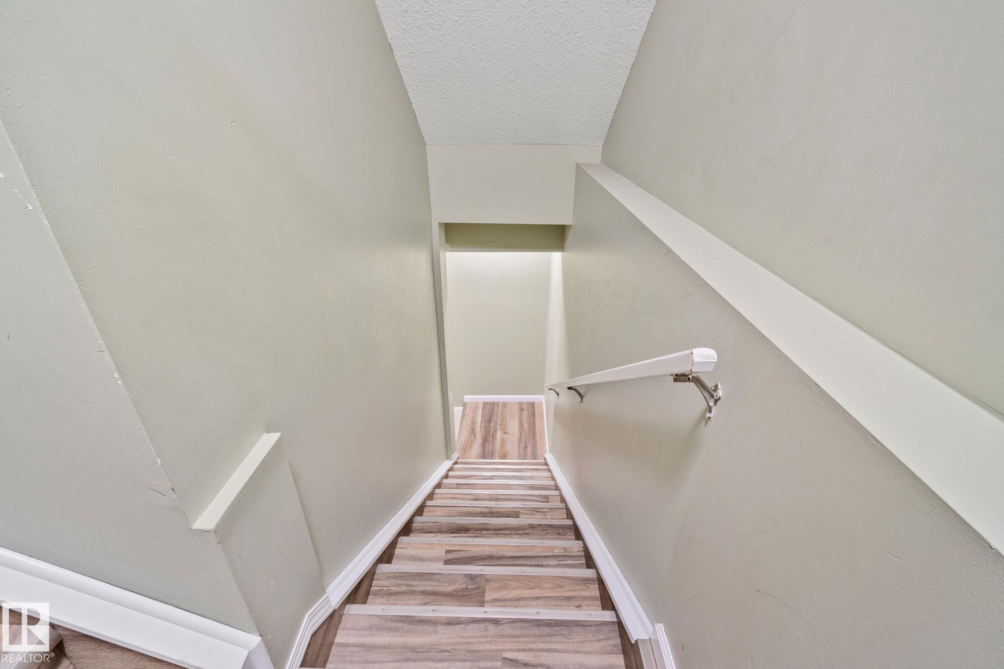 https://zimg.paragon.ice.com/ParagonImages/Property/PM/RAE/225399410/61/0/0/dbf97efc606d273fd17b4f22d3a63f85/1/f7eefd9bcf5856d0f9530fbe752379cc/225399410-805e99cb-5ff6-45e1-81db-3404873fcc4f.JPG
