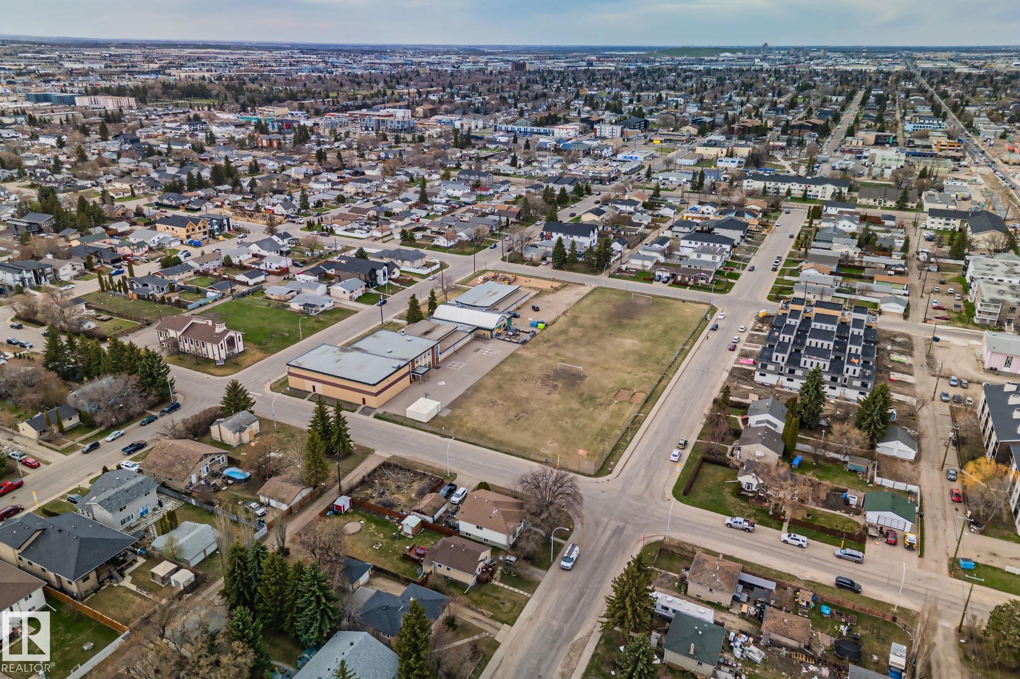 https://zimg.paragon.ice.com/ParagonImages/Property/PM/RAE/225399410/74/0/0/94c9513d5d4803a6ac44eb86051f12b0/1/f7eefd9bcf5856d0f9530fbe752379cc/225399410-9c1decf0-94d5-4553-9eec-86d3a4b8769a.JPG