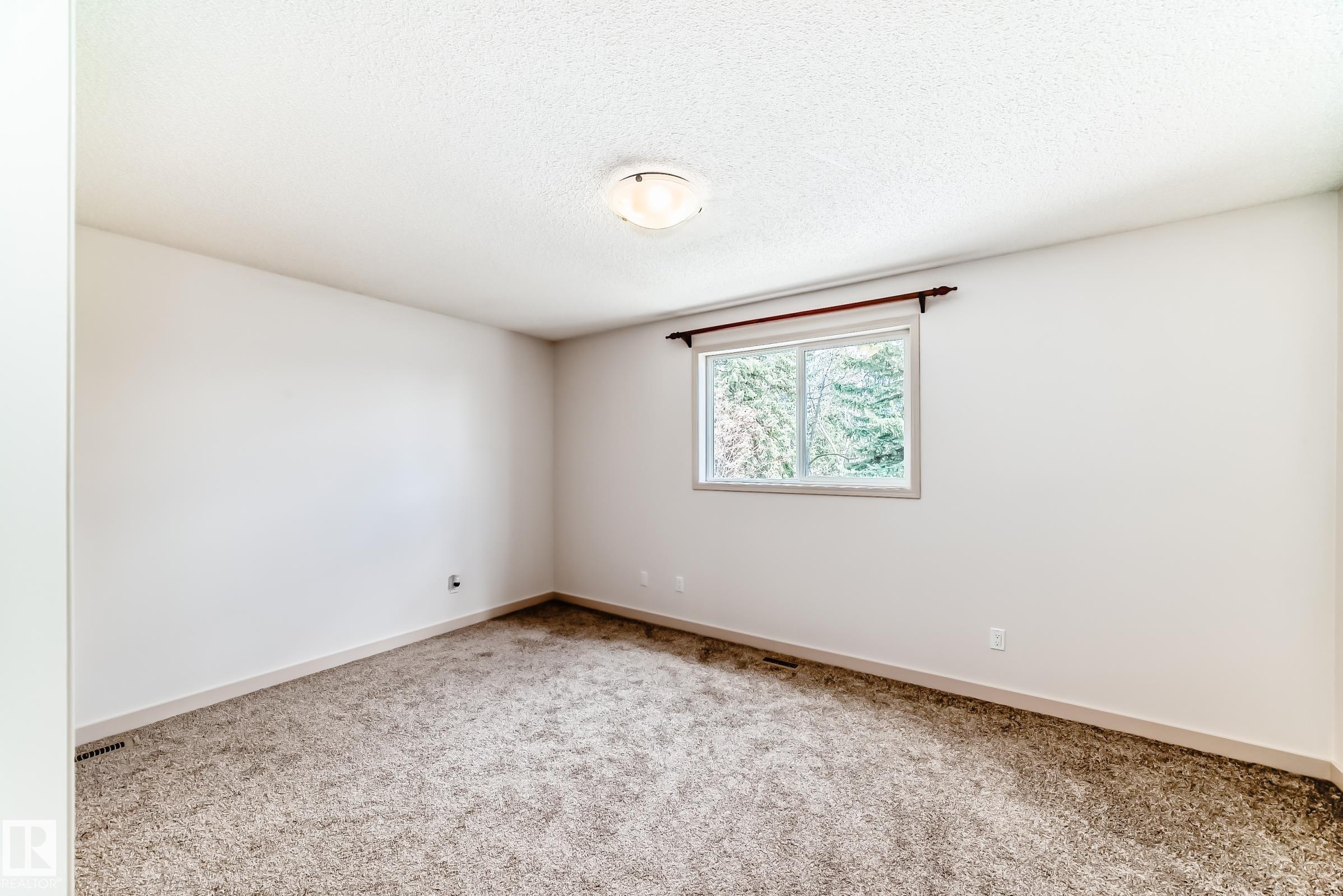https://zimg.paragon.ice.com/ParagonImages/Property/PM/RAE/225399417/19/0/0/c5afdb809f070bb4aa8c4fdca56c0e77/1/147ea2459a8ec79016b6fe00afc2474f/225399417-4625c1e0-0975-458a-8684-66034122c709.JPG