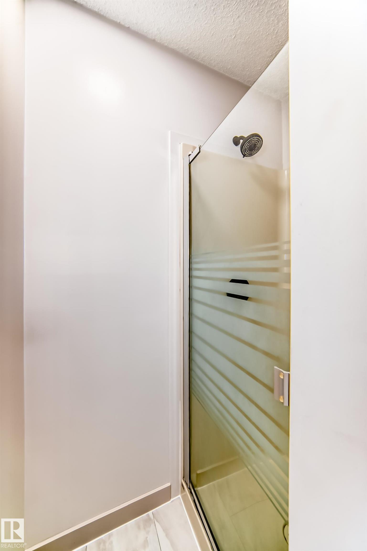 https://zimg.paragon.ice.com/ParagonImages/Property/PM/RAE/225399417/24/0/0/1922e90b5c66f3585c3039f99de5b83b/1/147ea2459a8ec79016b6fe00afc2474f/225399417-4d9d63e0-1c10-4059-9501-b5e8fef2637d.JPG