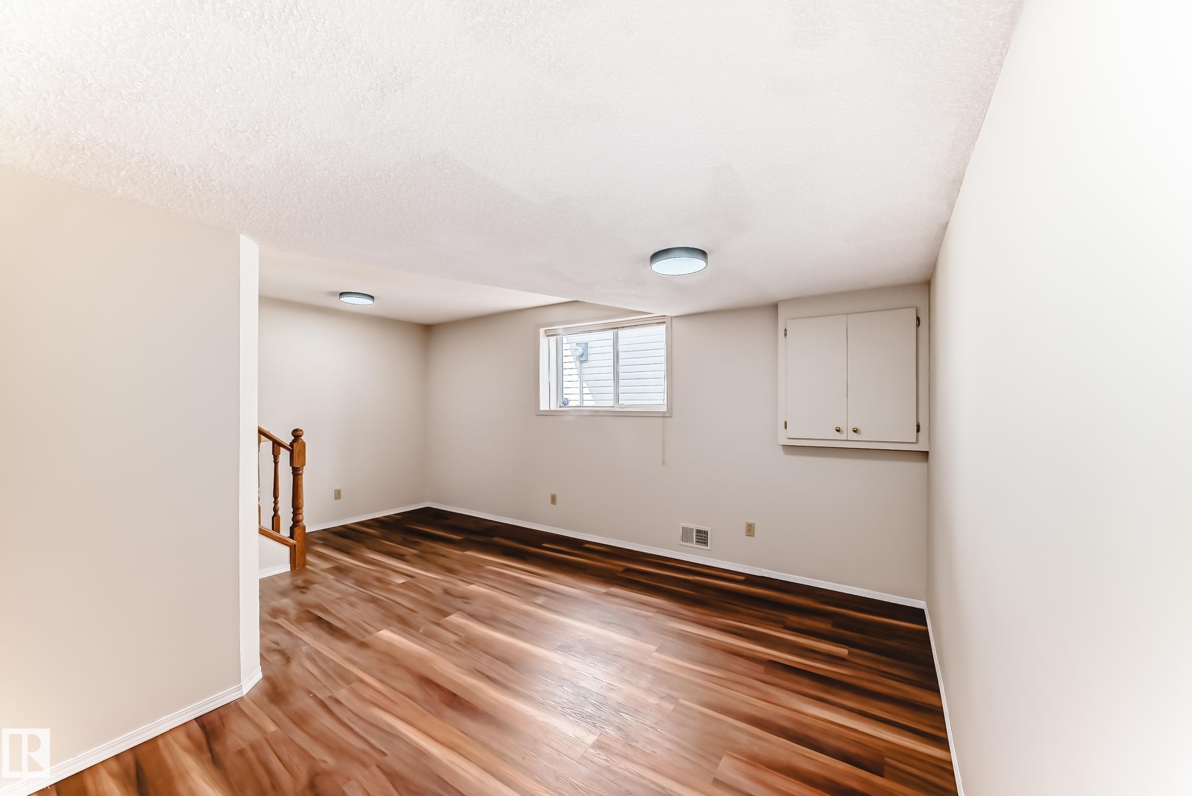 https://zimg.paragon.ice.com/ParagonImages/Property/PM/RAE/225399417/42/0/0/6c927f7e112981de18e02dbf8dc9601a/1/147ea2459a8ec79016b6fe00afc2474f/225399417-c9d6ba79-4f44-4e45-80a7-7f5defc1478f.JPG