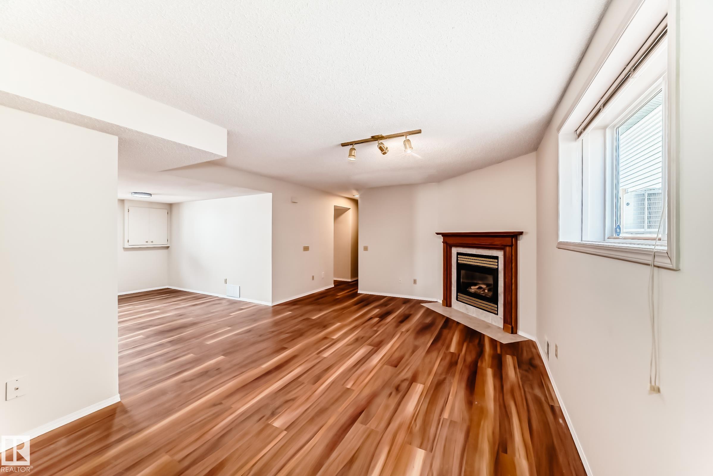 https://zimg.paragon.ice.com/ParagonImages/Property/PM/RAE/225399417/45/0/0/7da4de6a28e8a3c34289eb99b8f489ca/1/147ea2459a8ec79016b6fe00afc2474f/225399417-4c598fd2-e76b-49e7-85ae-8e0ce3ee4a14.JPG