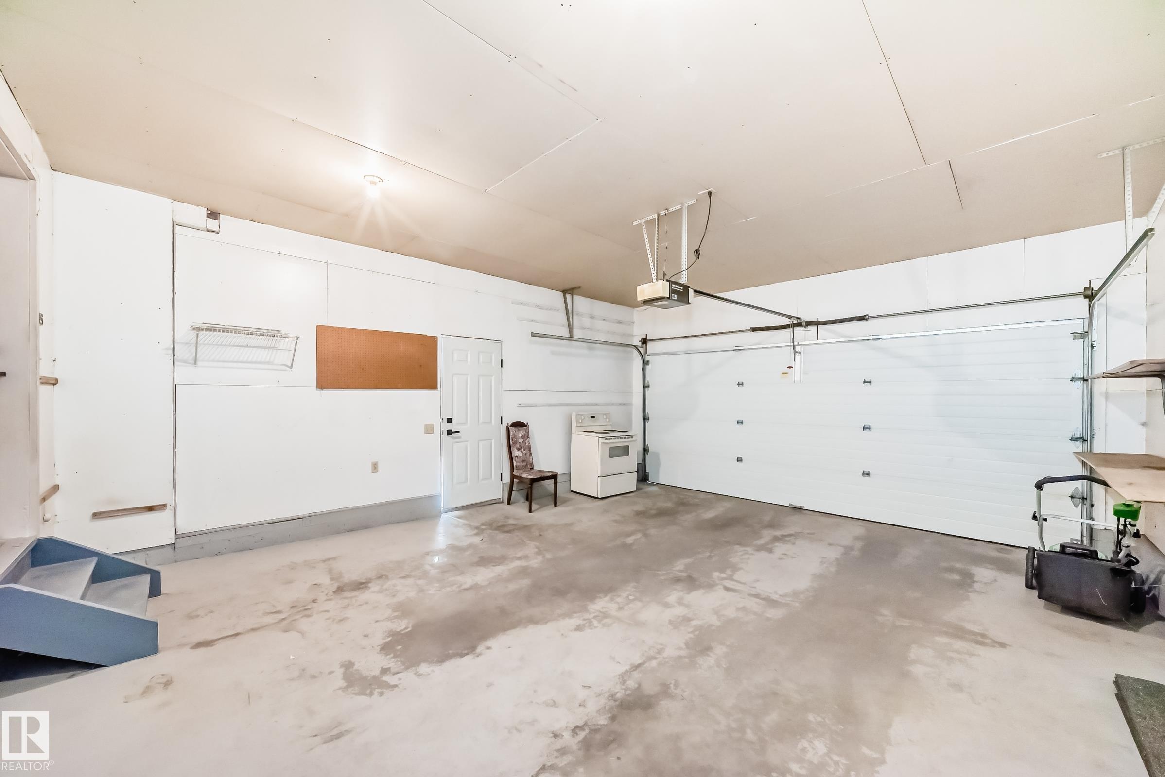 https://zimg.paragon.ice.com/ParagonImages/Property/PM/RAE/225399417/57/0/0/7cfac54b2f001b5e99be67656b79e273/1/147ea2459a8ec79016b6fe00afc2474f/225399417-bfbadf43-81fe-4df3-ba6f-04fdb0e53687.JPG