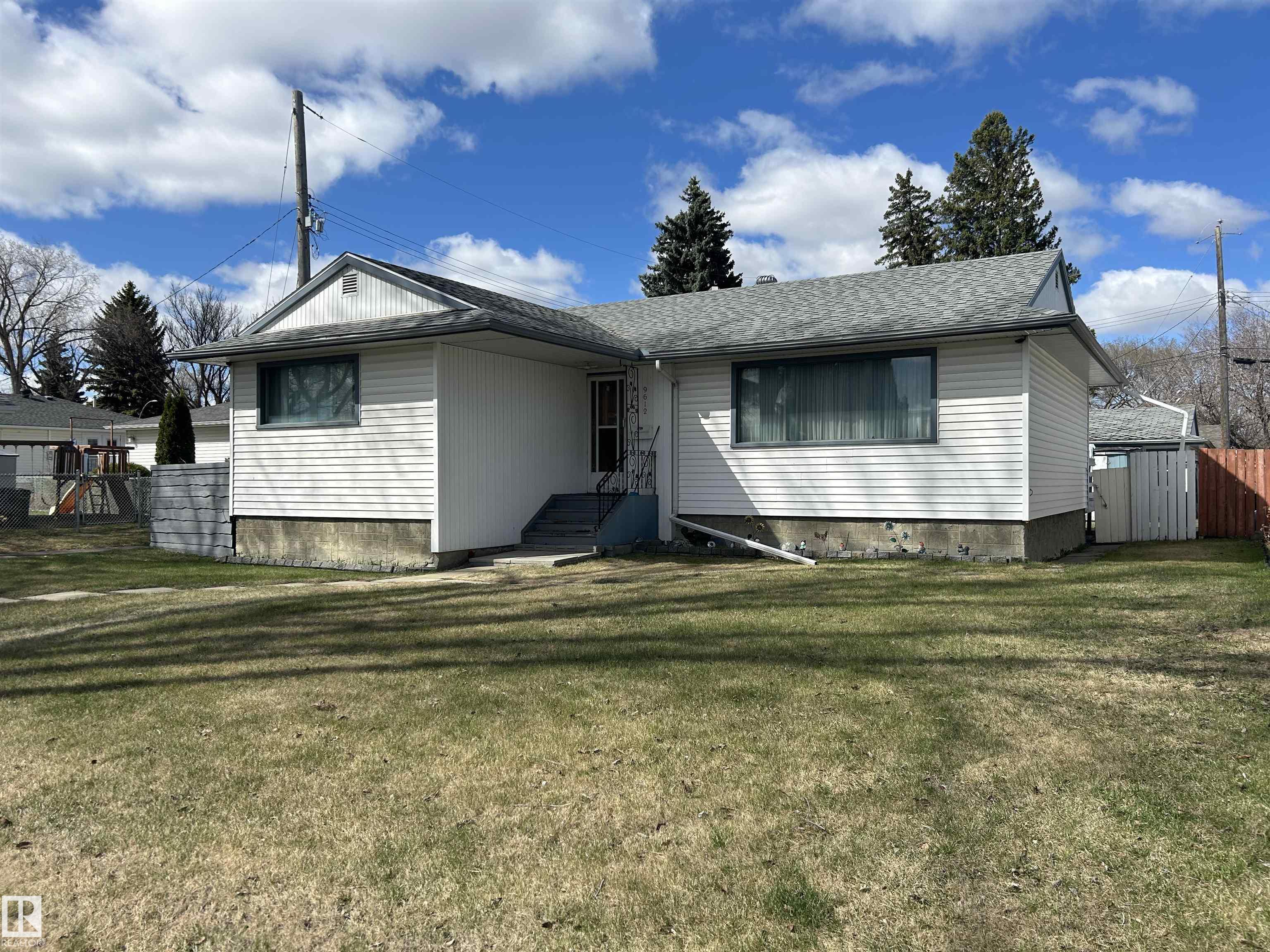 9612 75a Street NW, Holyrood, Edmonton