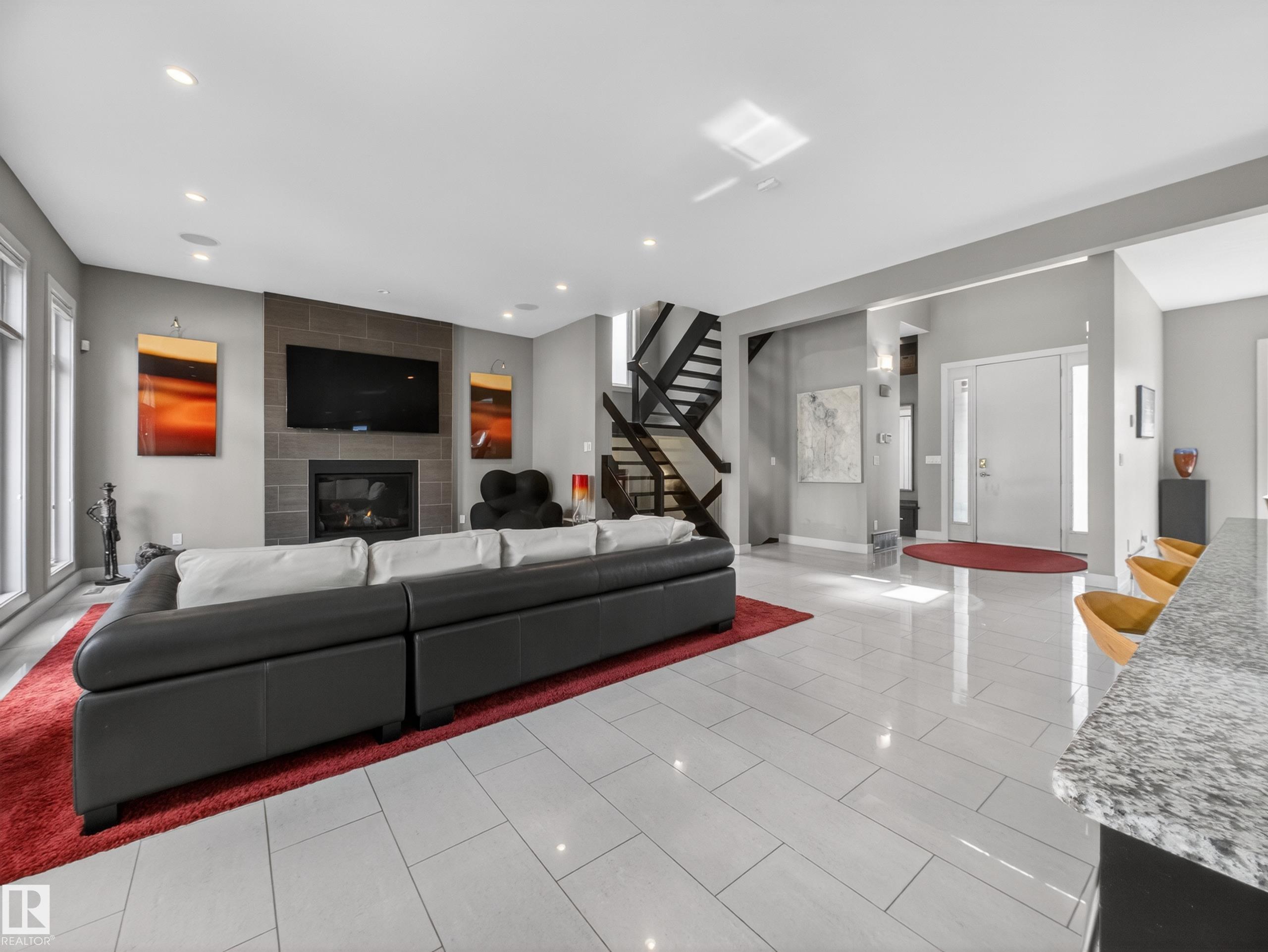 https://zimg.paragon.ice.com/ParagonImages/Property/PM/RAE/225399421/16/0/0/7d95c1d5068a8e22c29cd5fadc303a44/1/913b9065f804c3a3861776c4304e18a5/225399421-5d50ca7a-5241-4e5a-8eab-213f091ca8f4.JPG