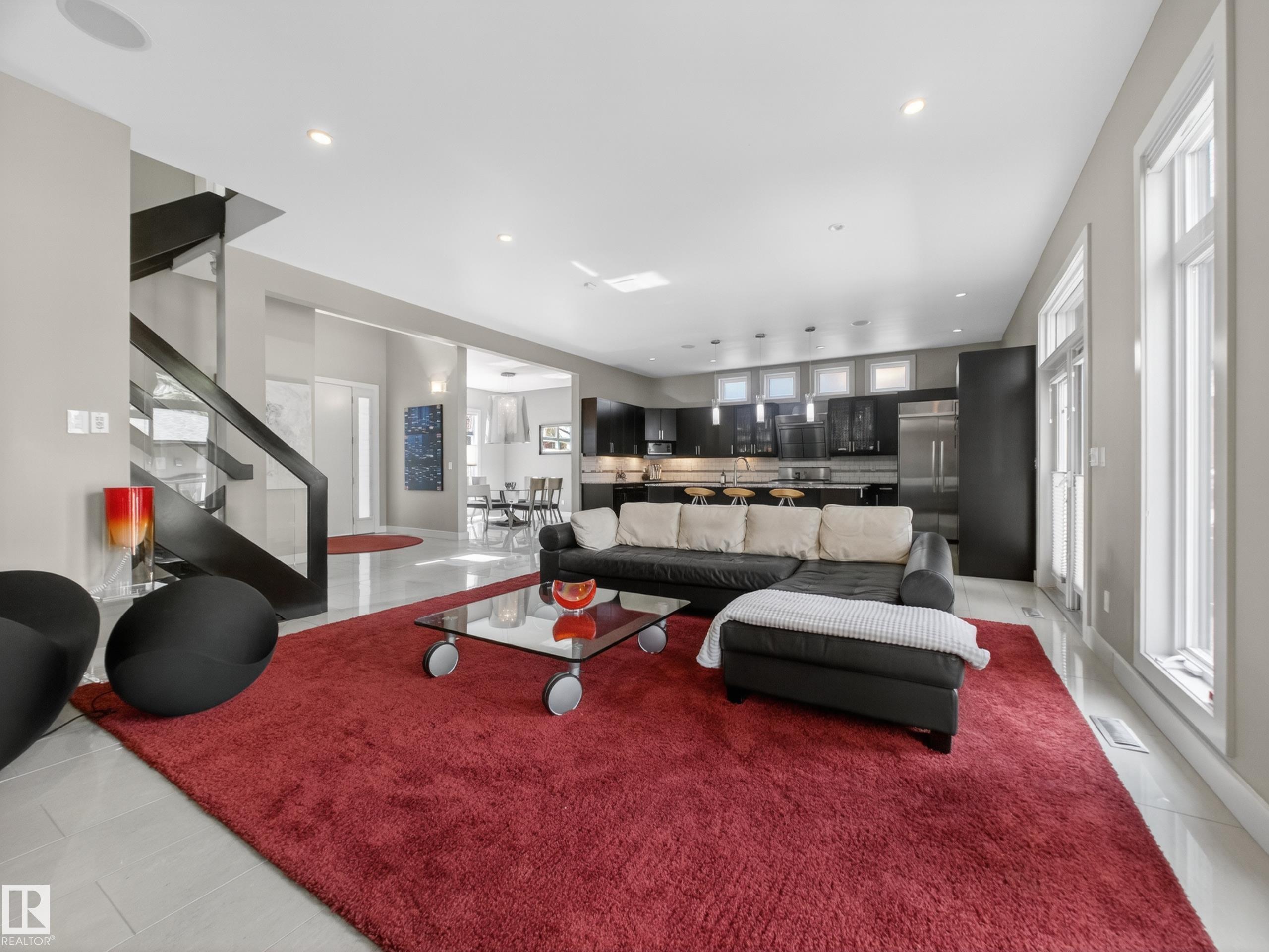https://zimg.paragon.ice.com/ParagonImages/Property/PM/RAE/225399421/19/0/0/d3e7ca349b49f6ad46232319cc4c62b4/1/913b9065f804c3a3861776c4304e18a5/225399421-c07f864a-1d13-4b45-8408-e4f2f964bab1.JPG