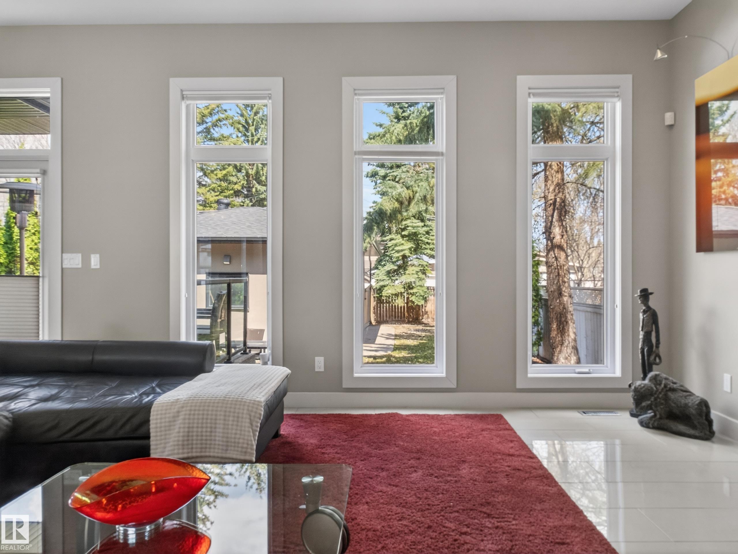 https://zimg.paragon.ice.com/ParagonImages/Property/PM/RAE/225399421/23/0/0/6019b140769f23b3700ce79d3cc0ff25/1/913b9065f804c3a3861776c4304e18a5/225399421-1260804b-cd03-4d96-a2d5-9b9dc7f1a170.JPG