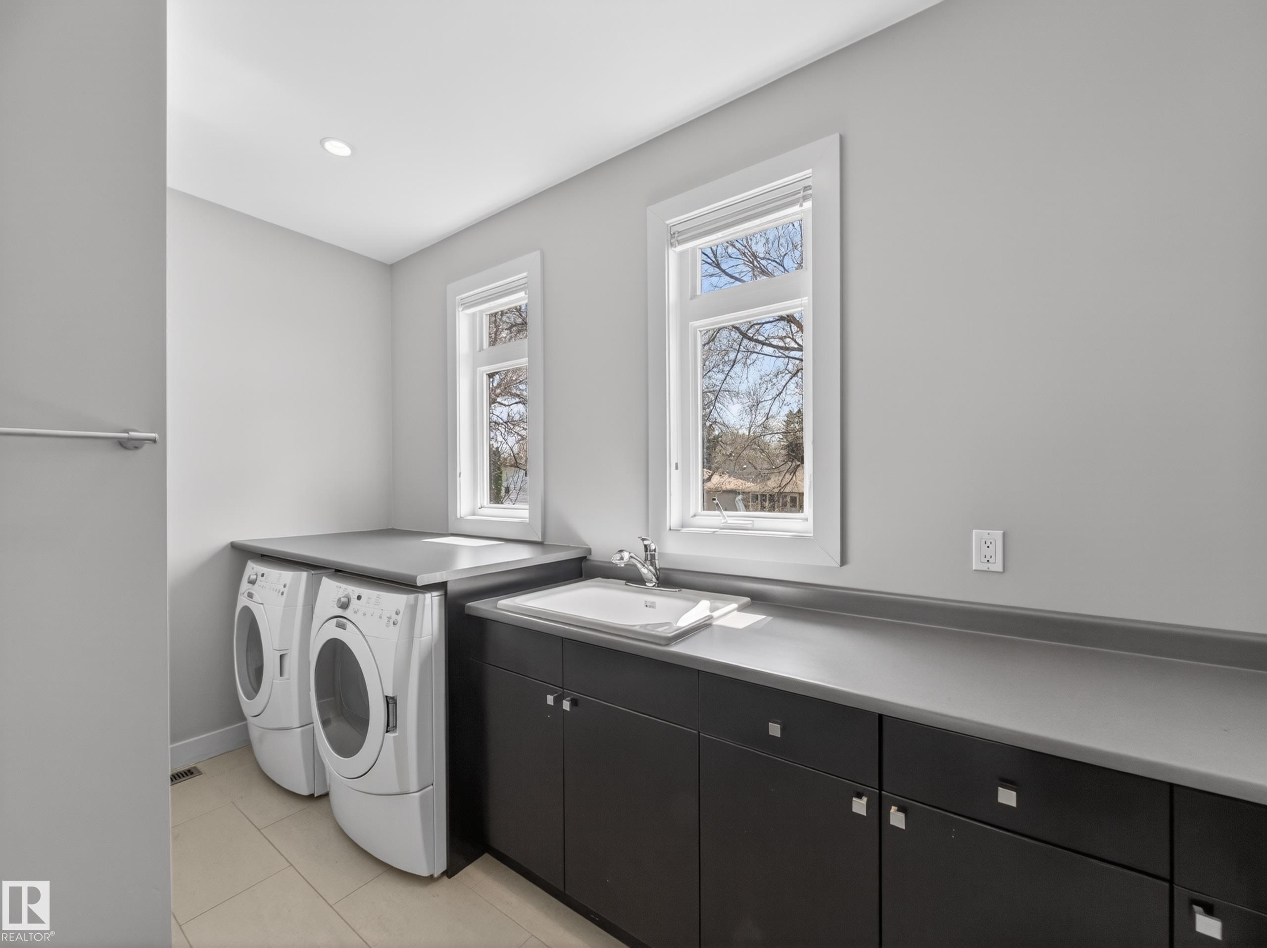 https://zimg.paragon.ice.com/ParagonImages/Property/PM/RAE/225399421/44/0/0/1695cd60d7922fd411ad3110e3e34109/1/913b9065f804c3a3861776c4304e18a5/225399421-30592c22-3dff-4e3d-b7c3-30867b3b1feb.JPG