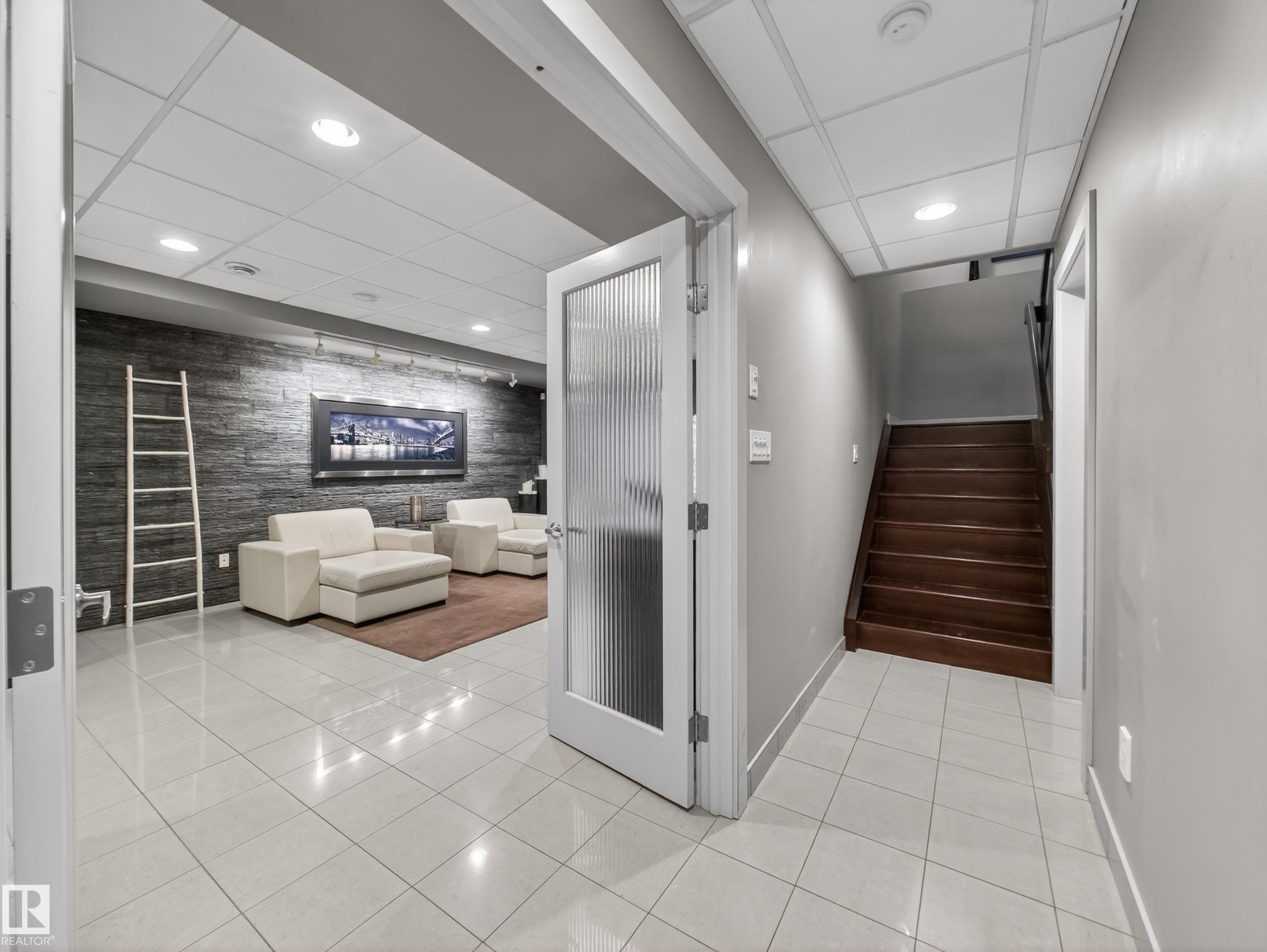 https://zimg.paragon.ice.com/ParagonImages/Property/PM/RAE/225399421/46/0/0/af84a77f6d263b719fc14f94273aa77c/1/913b9065f804c3a3861776c4304e18a5/225399421-2922965c-f483-4e78-9f2c-f287a75db997.JPG