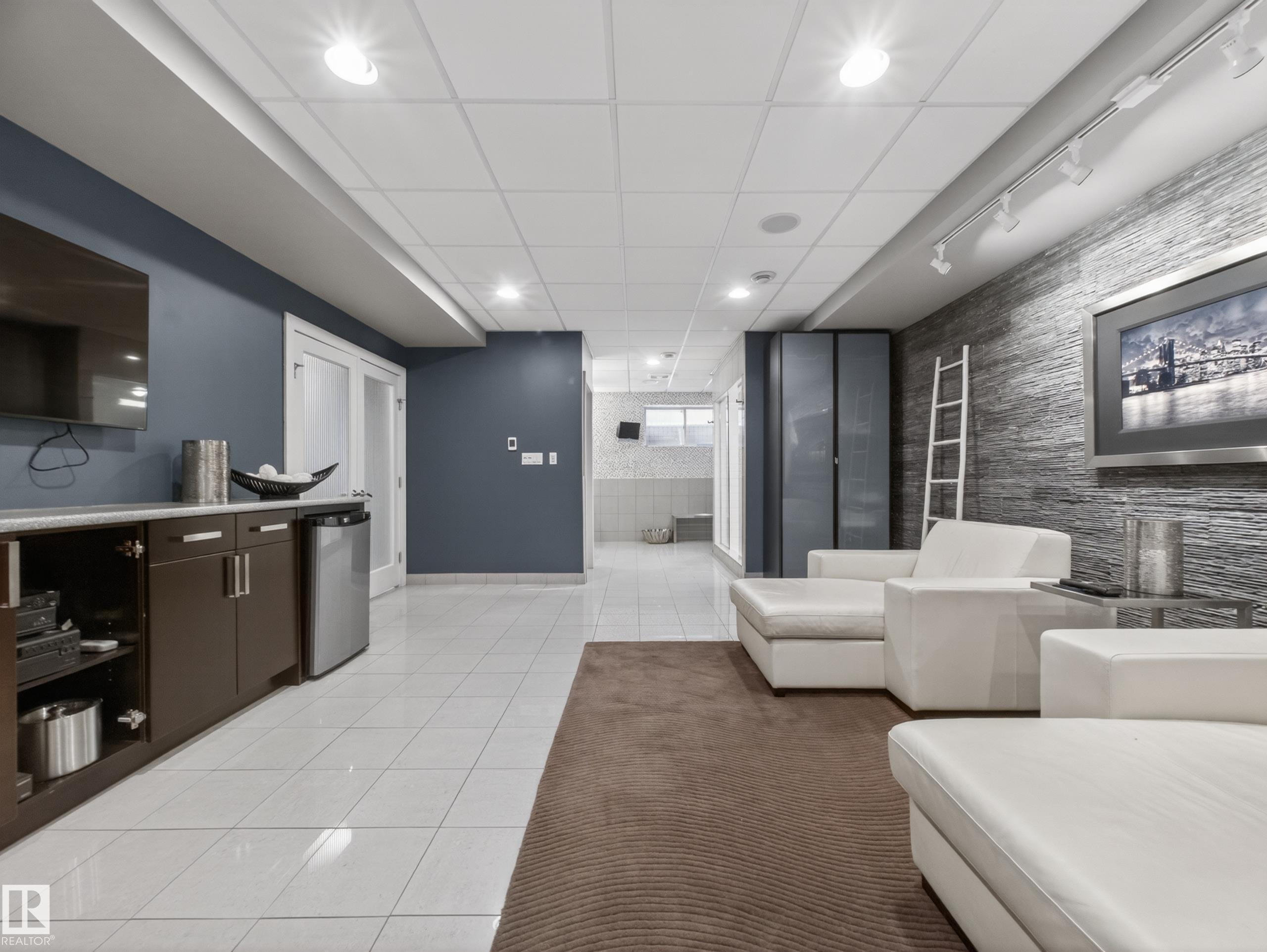 https://zimg.paragon.ice.com/ParagonImages/Property/PM/RAE/225399421/49/0/0/b7d75e871bcdf9621edd93e3fa14ae89/1/913b9065f804c3a3861776c4304e18a5/225399421-5a364509-1410-4b97-8887-0fb762c5b03e.JPG