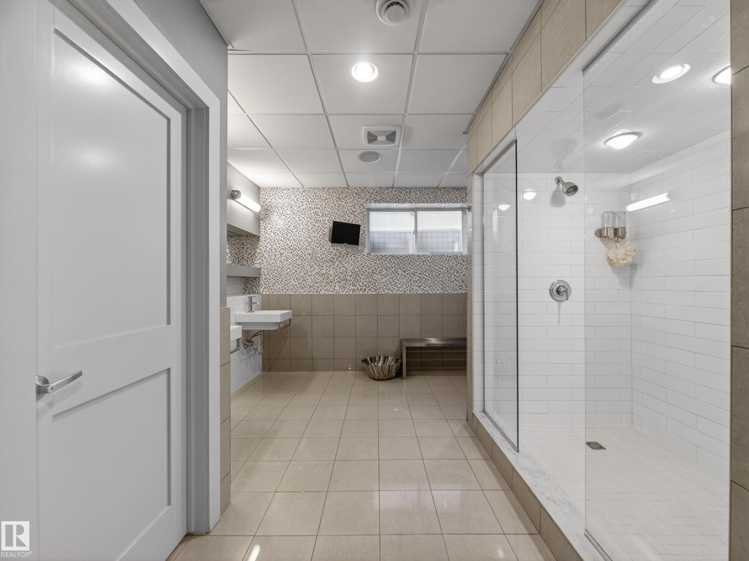 https://zimg.paragon.ice.com/ParagonImages/Property/PM/RAE/225399421/54/0/0/d2b47860c206a8599aac78831ac6213c/1/913b9065f804c3a3861776c4304e18a5/225399421-113b648b-3a04-46a1-8dcc-34096cca7e58.JPG