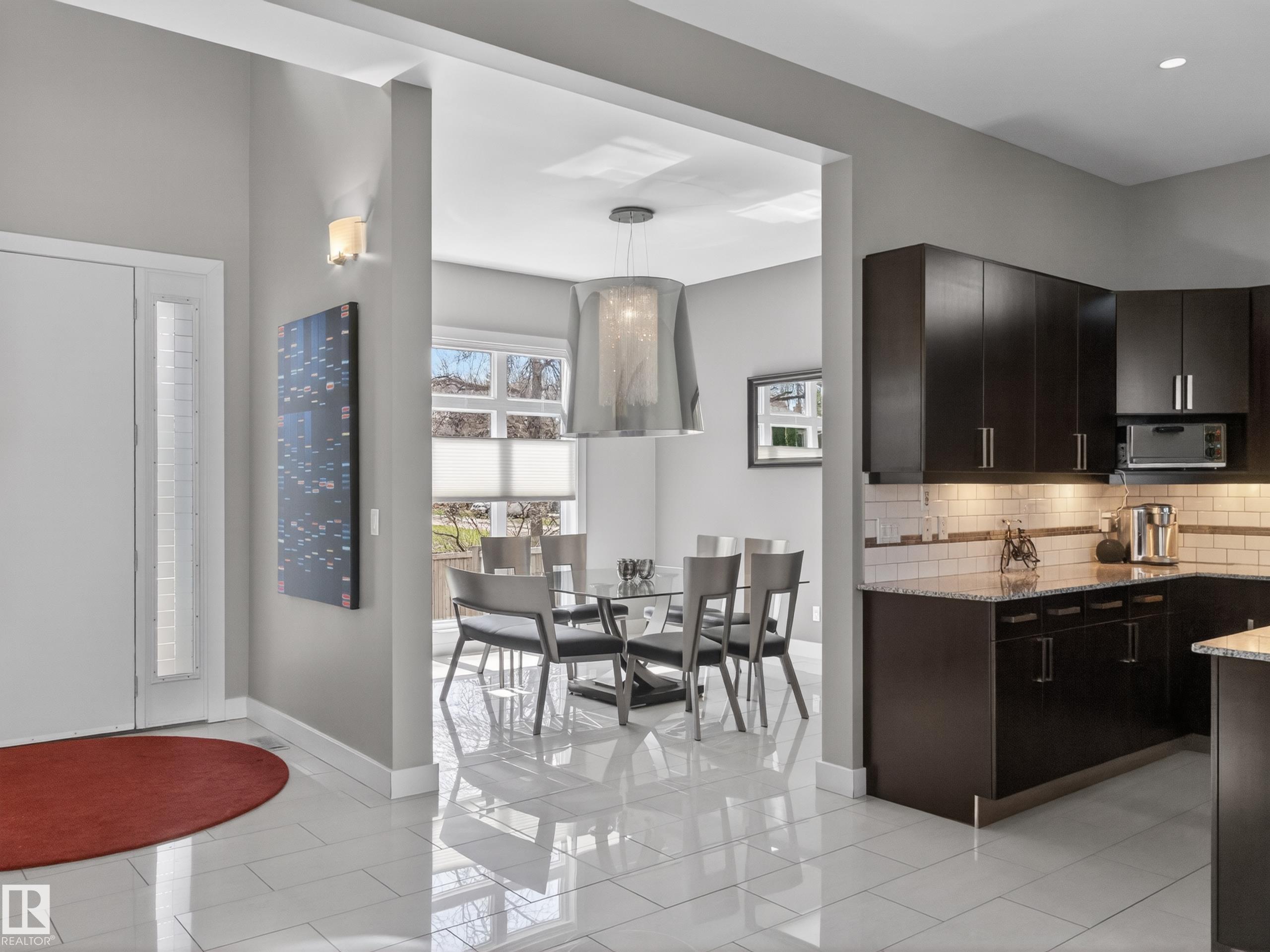 https://zimg.paragon.ice.com/ParagonImages/Property/PM/RAE/225399421/6/0/0/99d663ad59d7de0cd0cbb3b28d9bf76f/1/913b9065f804c3a3861776c4304e18a5/225399421-2951d07c-f636-4588-8043-ca03fb9be6ef.JPG