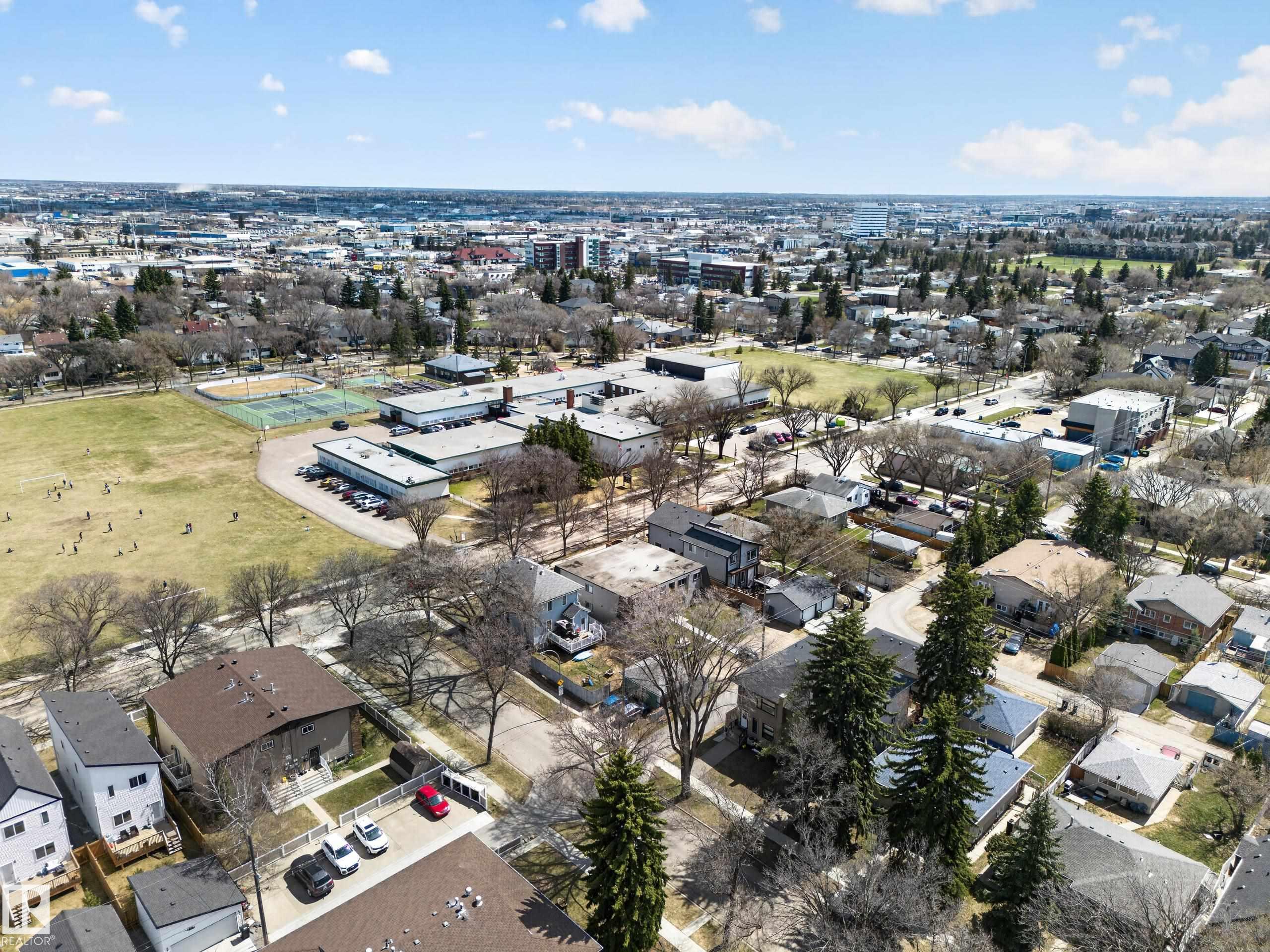 https://zimg.paragon.ice.com/ParagonImages/Property/PM/RAE/225399421/72/0/0/16b037927ce52c102e3111f38d096a0e/1/913b9065f804c3a3861776c4304e18a5/225399421-bd8d116e-f8b4-4f46-a189-c46dcaba9f77.JPG