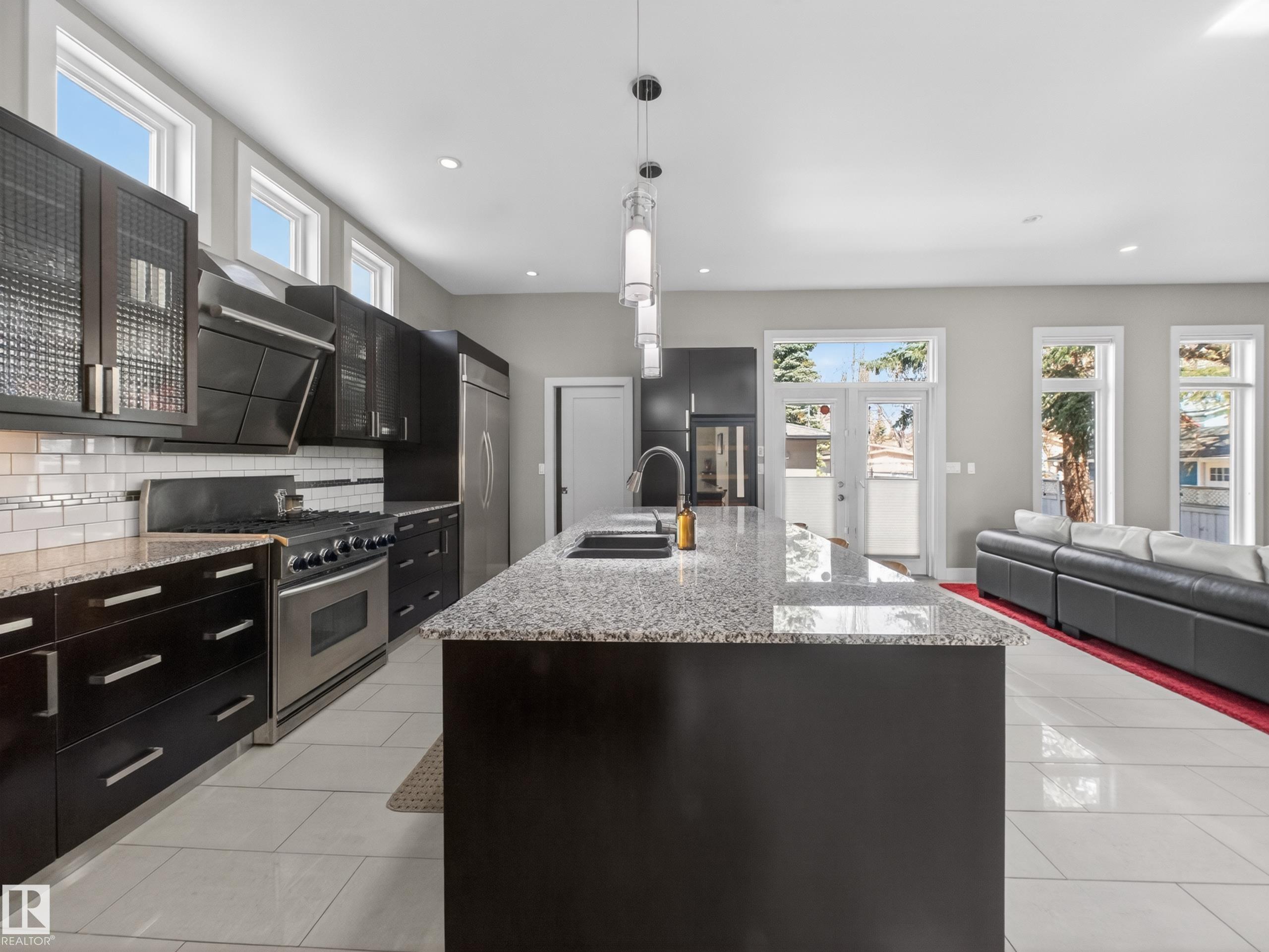 https://zimg.paragon.ice.com/ParagonImages/Property/PM/RAE/225399421/8/0/0/4ff7ebe276e26c665b75bf39378c0fb7/1/913b9065f804c3a3861776c4304e18a5/225399421-89f7bb49-935c-43c7-a3e0-6d503f4d3713.JPG