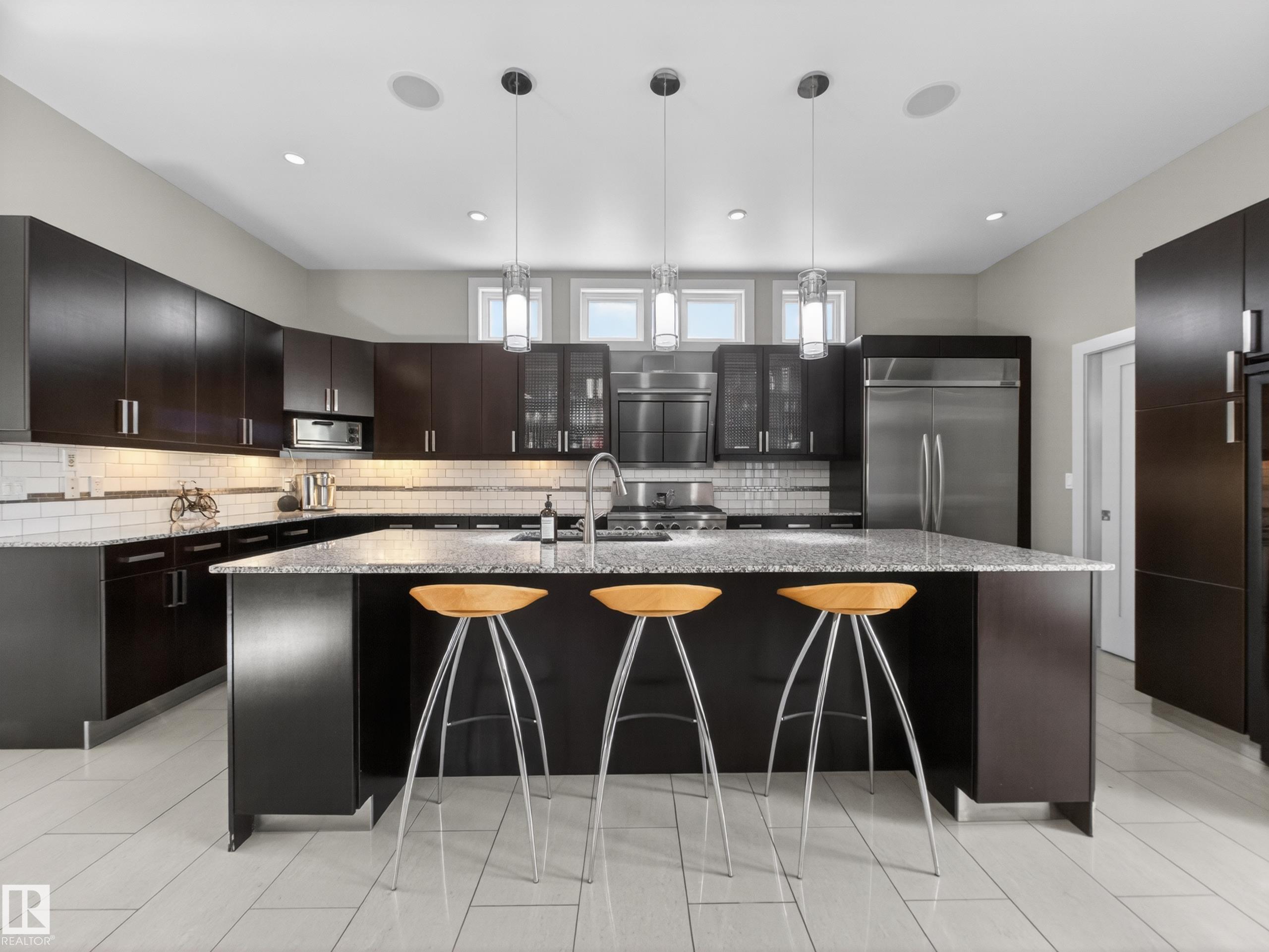 https://zimg.paragon.ice.com/ParagonImages/Property/PM/RAE/225399421/9/0/0/e36686b13cd8e7413c814980b4120001/1/913b9065f804c3a3861776c4304e18a5/225399421-5242bc27-2371-4c9e-b401-398087d2e49a.JPG