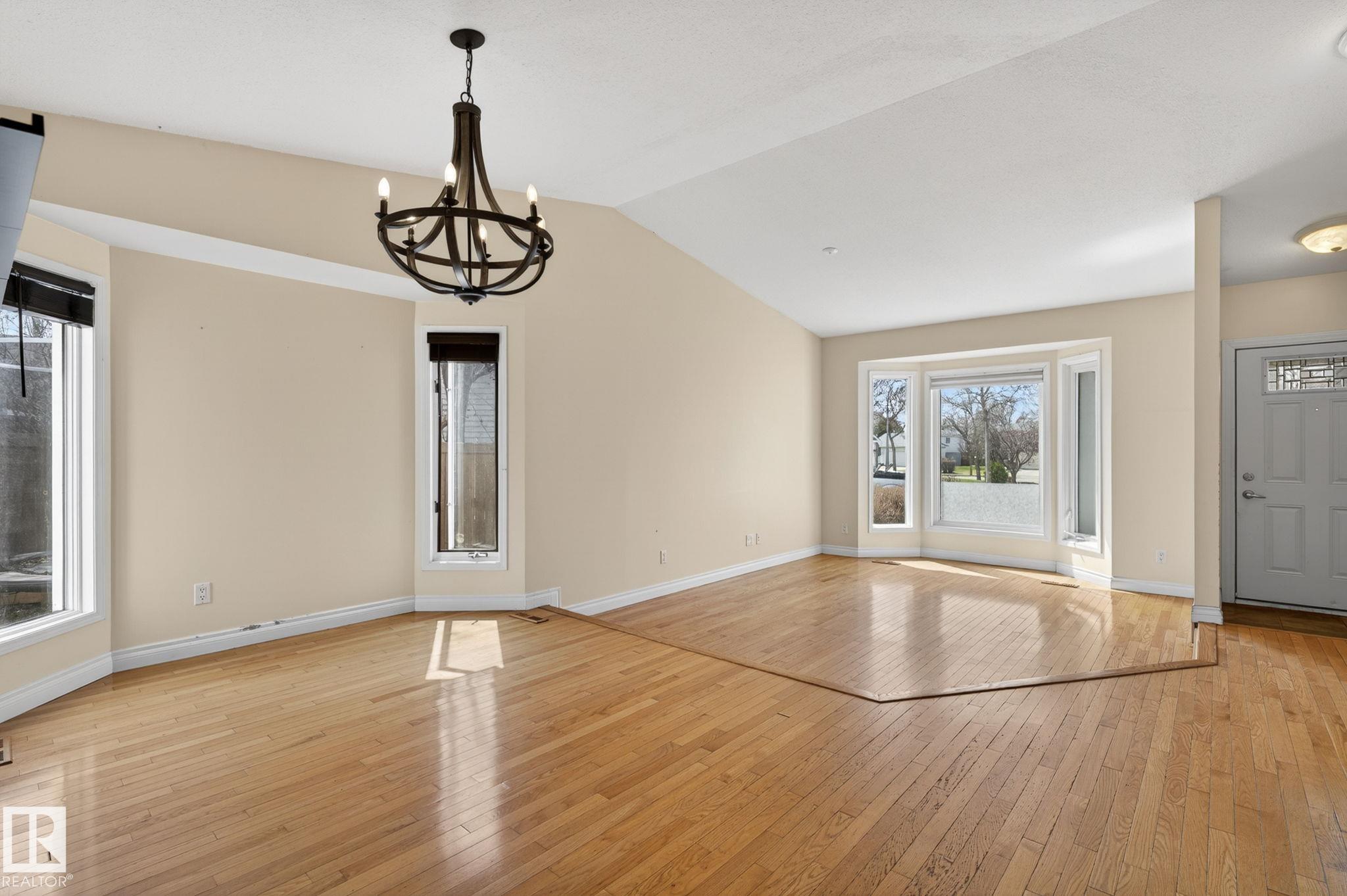 Photo 6 at 4 Dorset Place, Deer Ridge, St. Albert