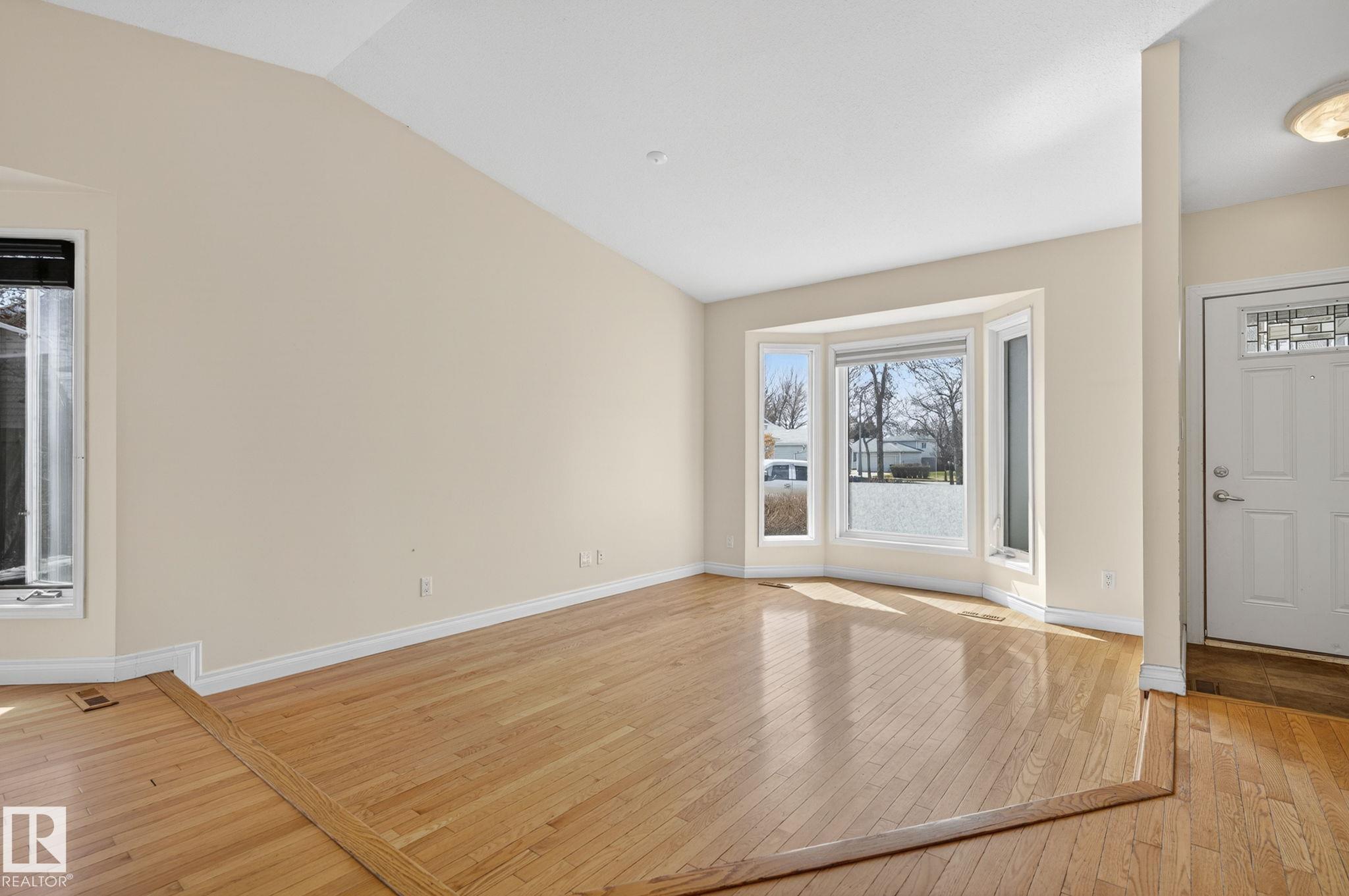 Photo 7 at 4 Dorset Place, Deer Ridge, St. Albert