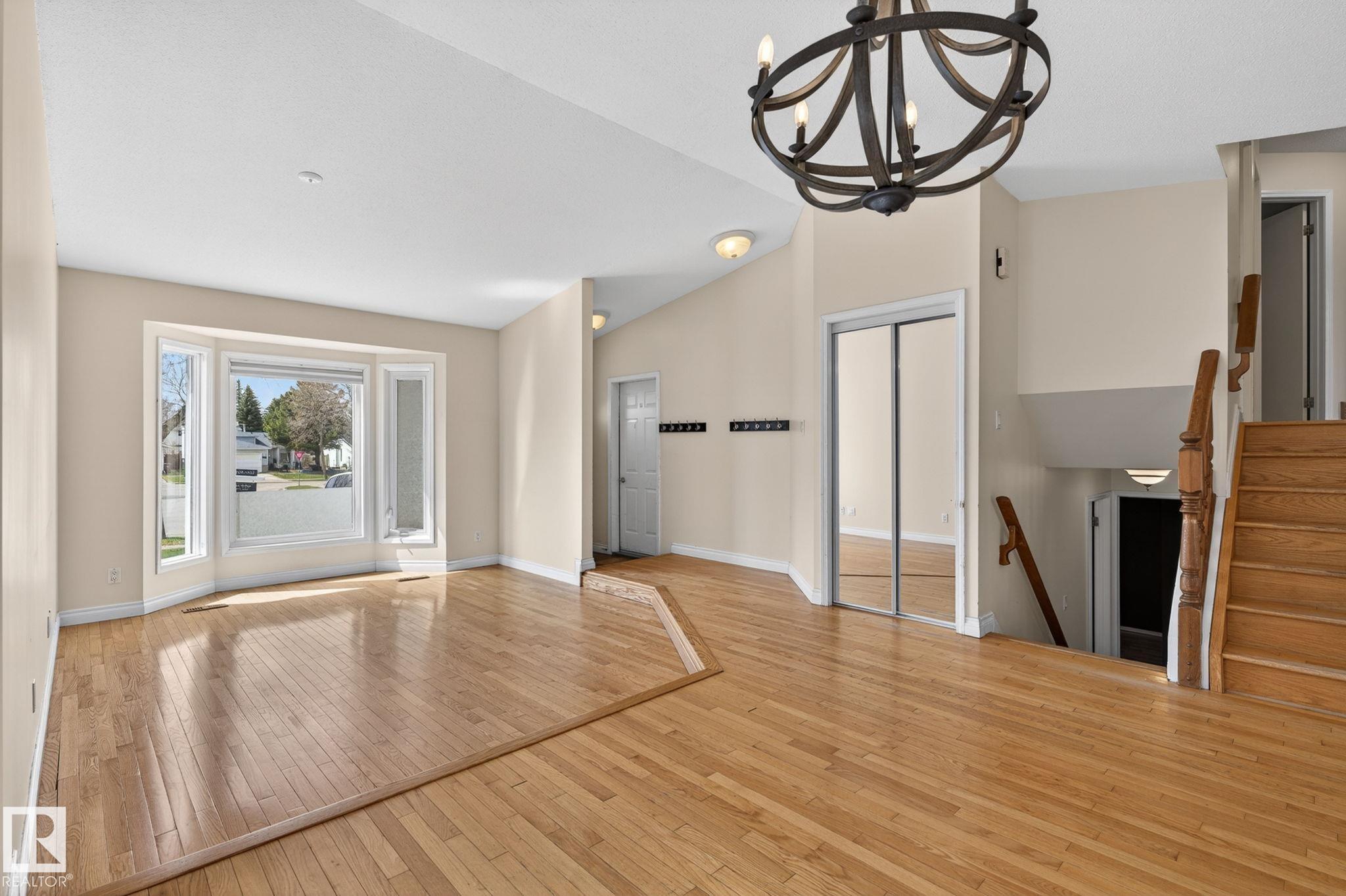 Photo 8 at 4 Dorset Place, Deer Ridge, St. Albert