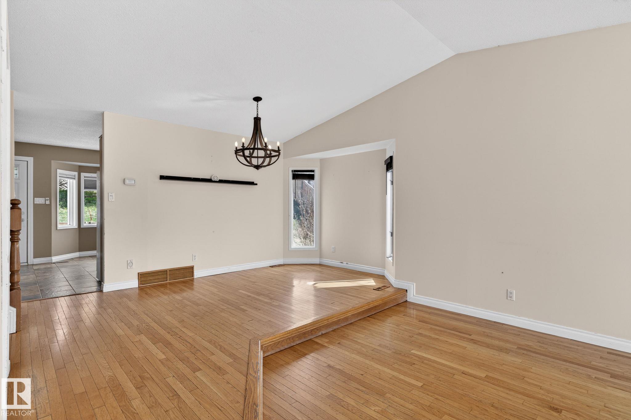 Photo 10 at 4 Dorset Place, Deer Ridge, St. Albert