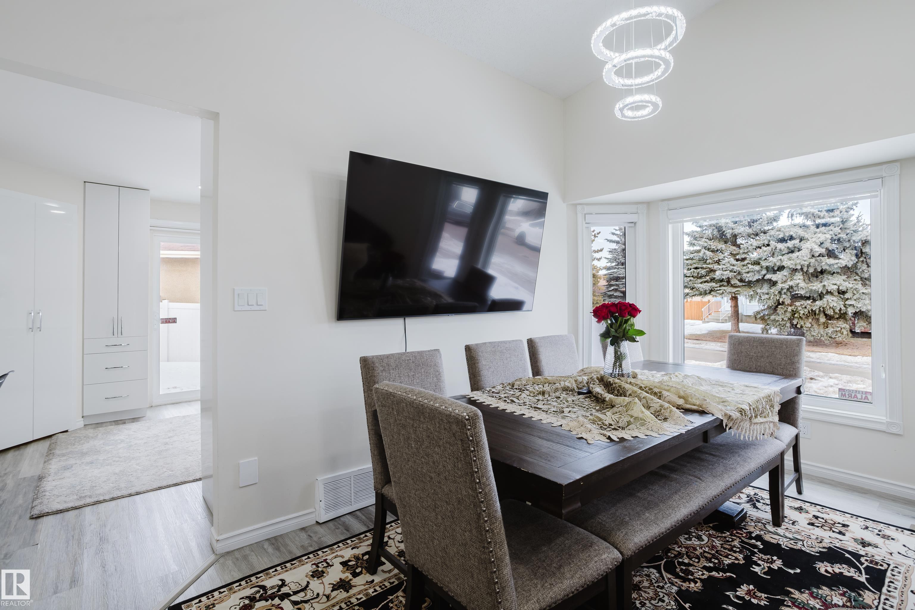 Photo 14 at 236 Lago Lindo Crescent NW, Lago Lindo, Edmonton