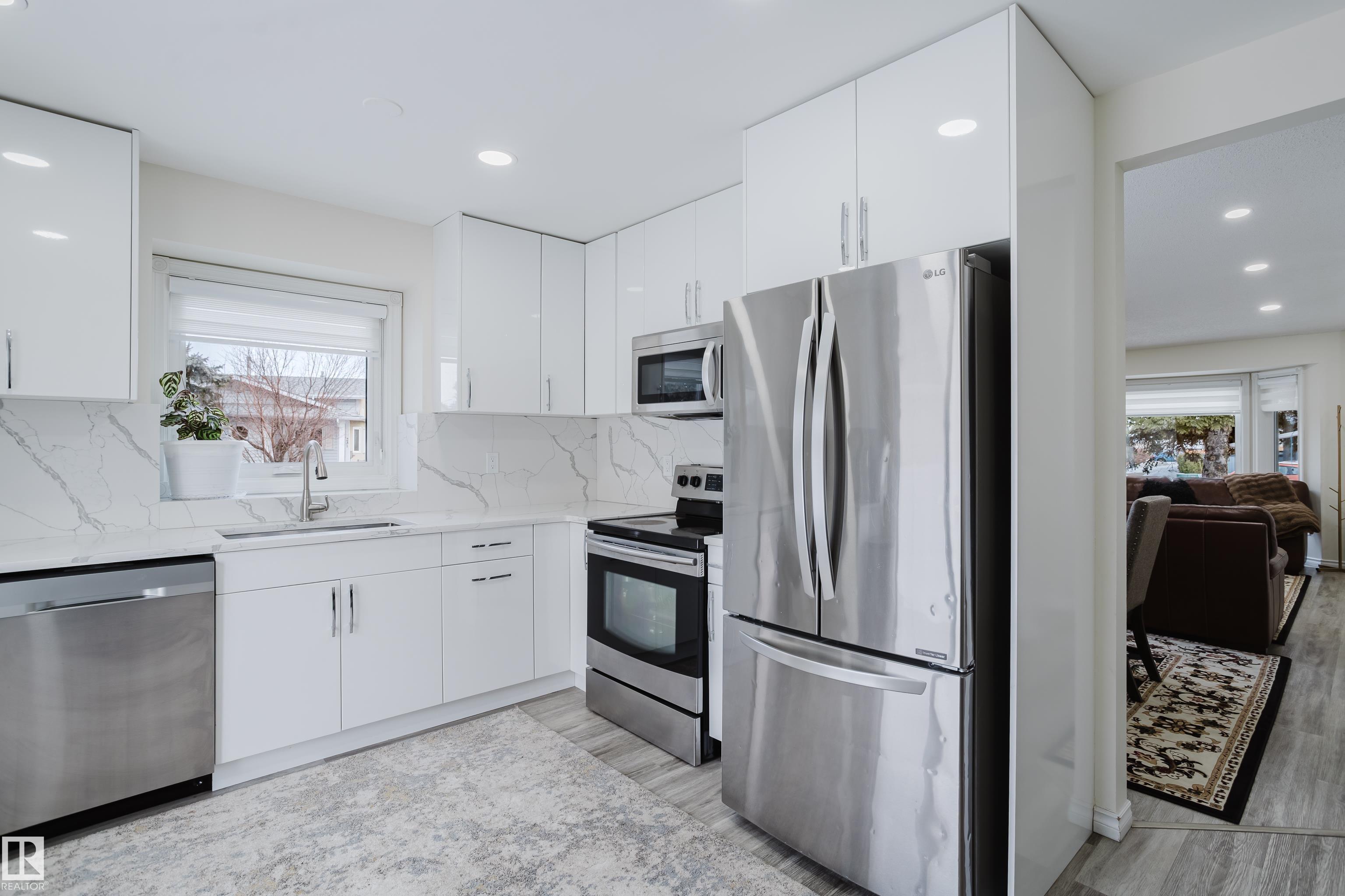 Photo 16 at 236 Lago Lindo Crescent NW, Lago Lindo, Edmonton