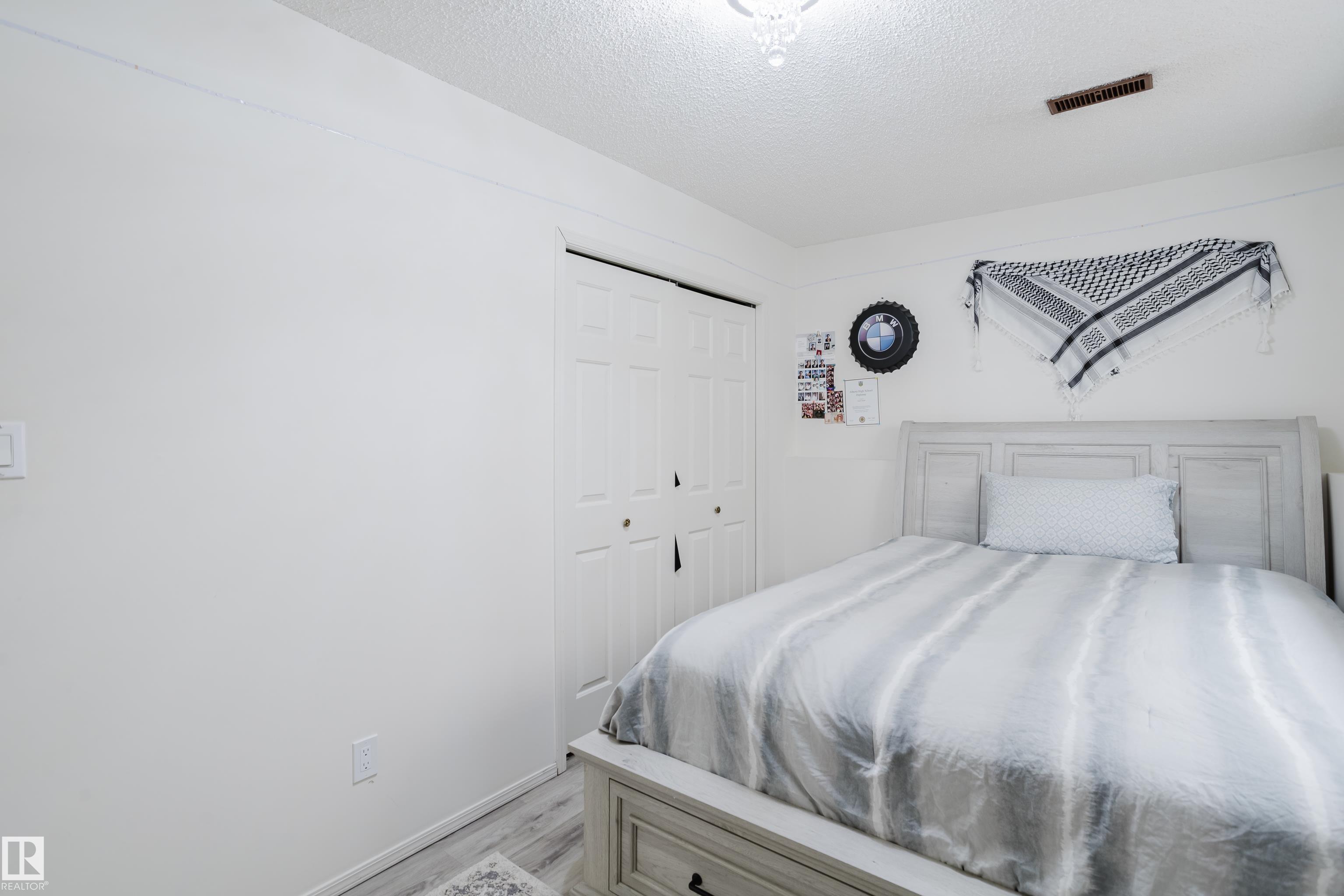 Photo 6 at 236 Lago Lindo Crescent NW, Lago Lindo, Edmonton