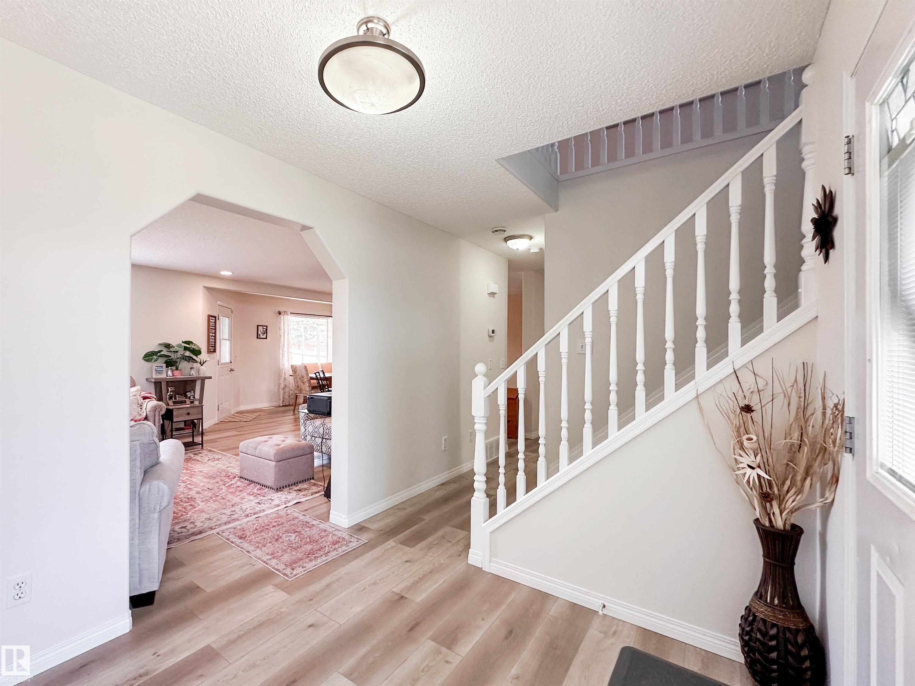 6 Norfolk Close, North Ridge, St. Albert